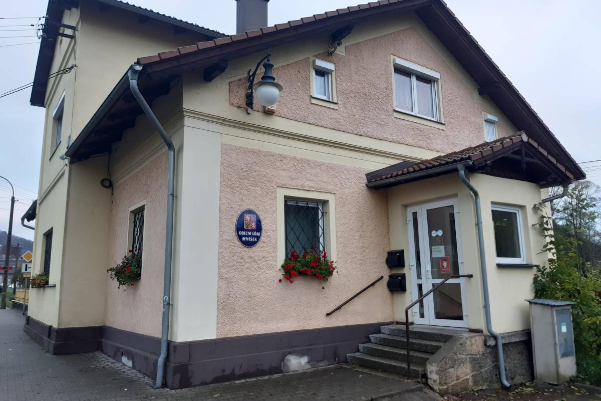 Mníšek - obecní úřad foto 2