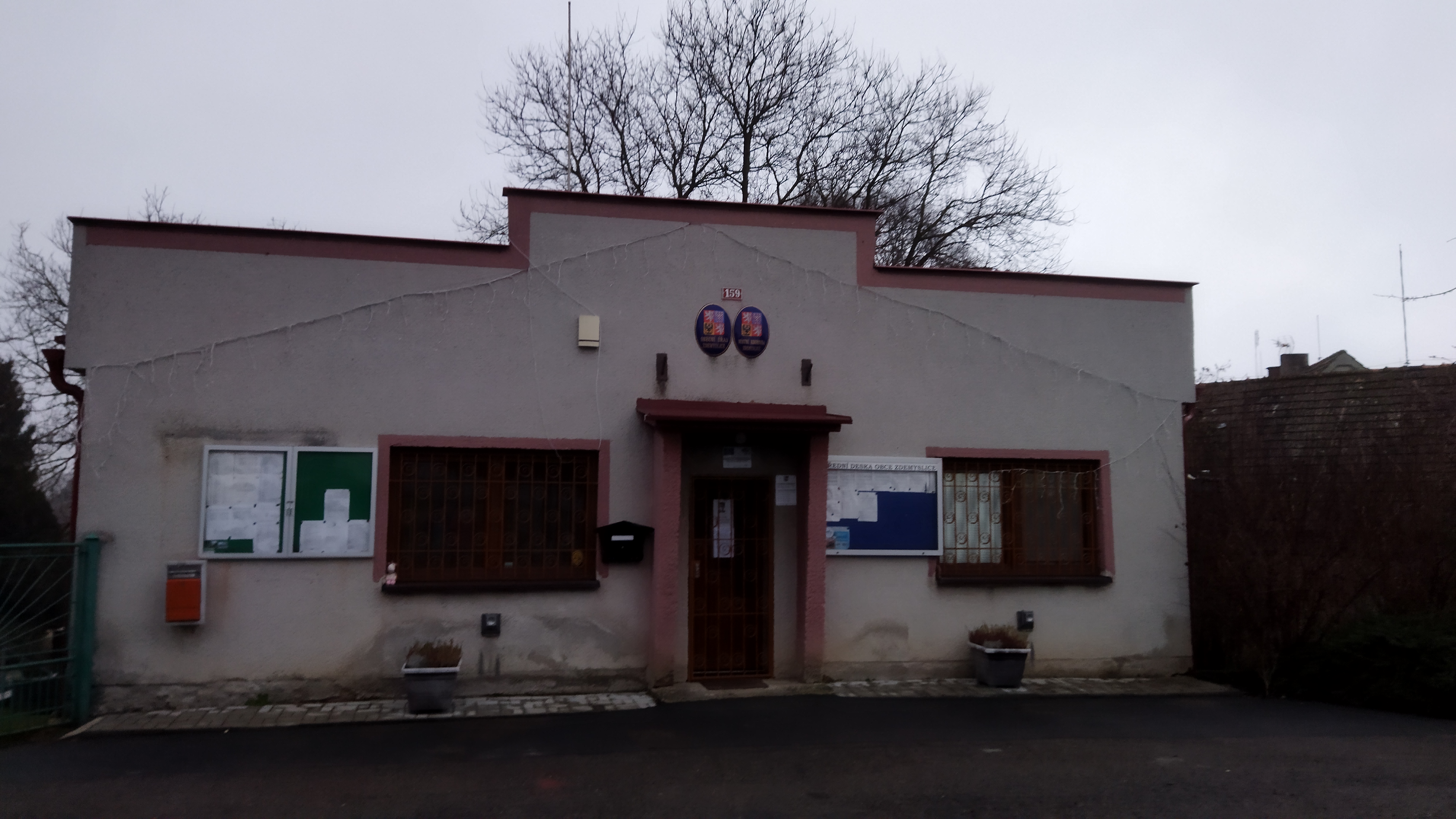 Zdemyslice - obecní úřad foto 2