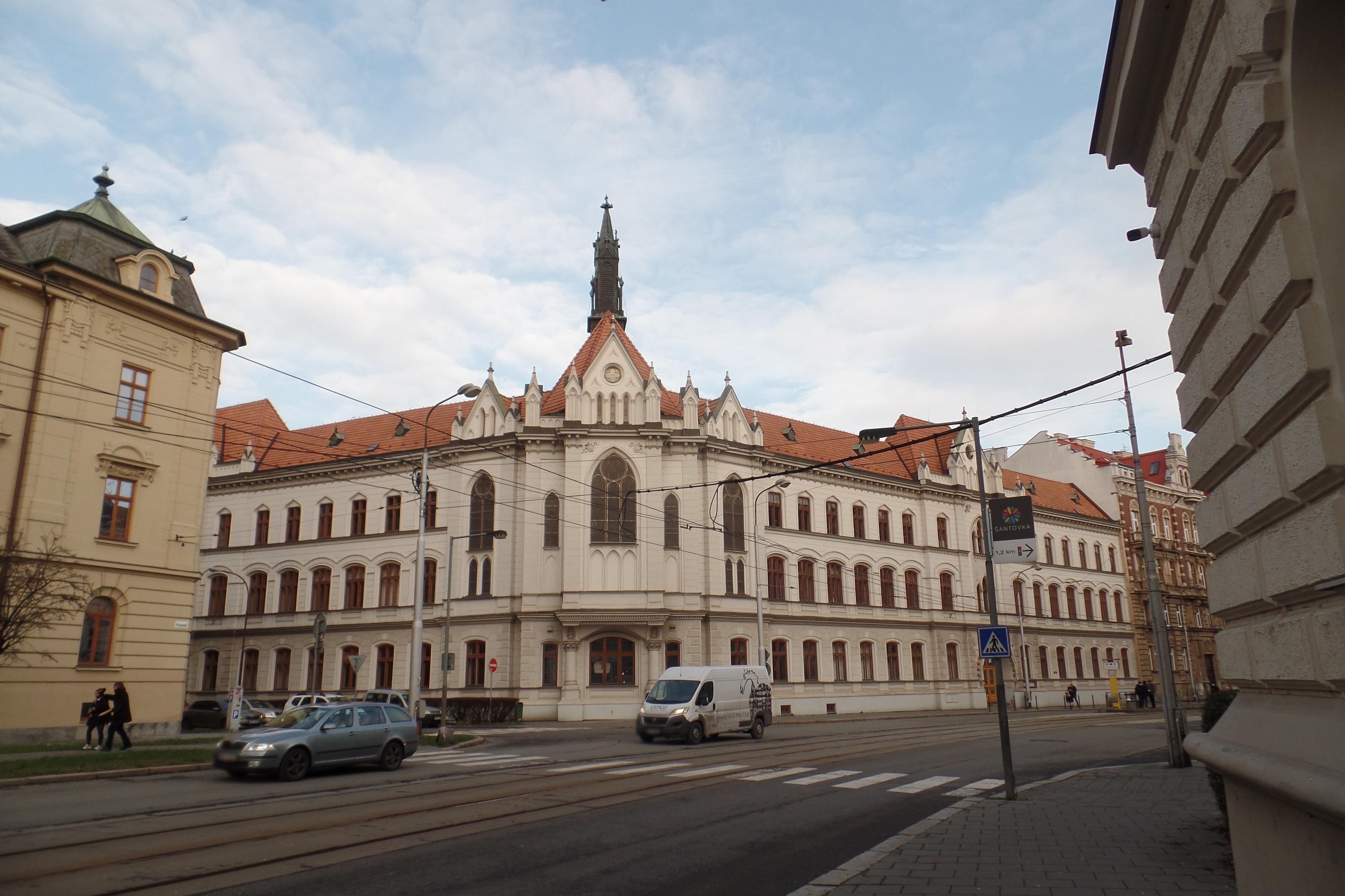 Střední zdravotnická škola a Vyšší odborná škola zdravotnická Emanuela Pöttinga a Jazyková škola s právem státní jazykové zkoušky Olomouc