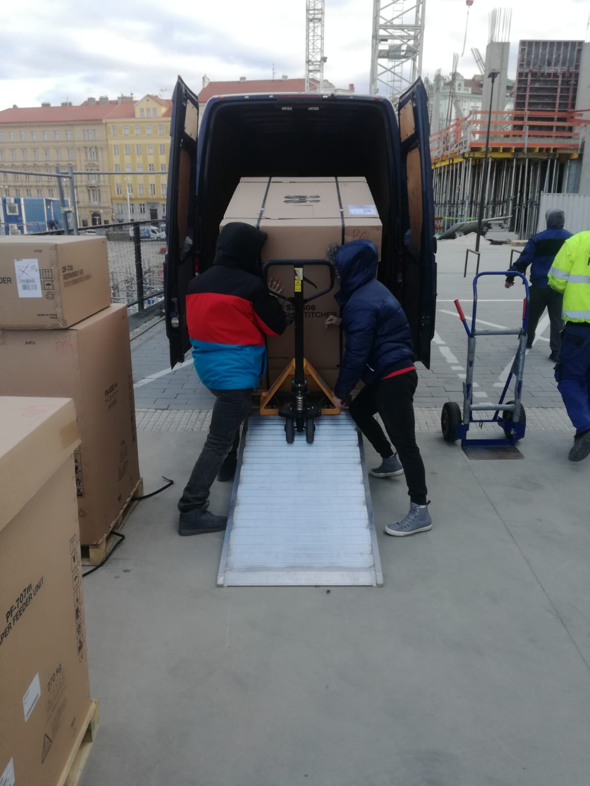 CrewTrans s.r.o. - Specializovaná stěhovací autodoprava foto 2