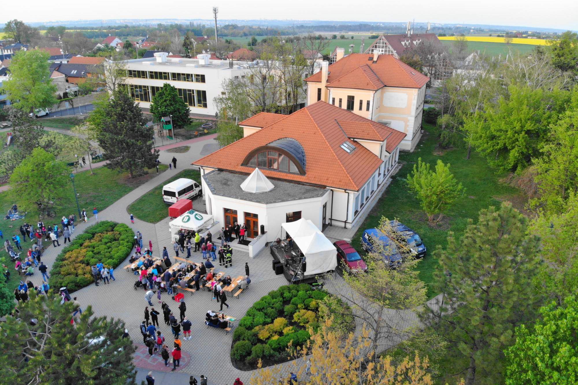 Základní škola Dolní Měcholupy