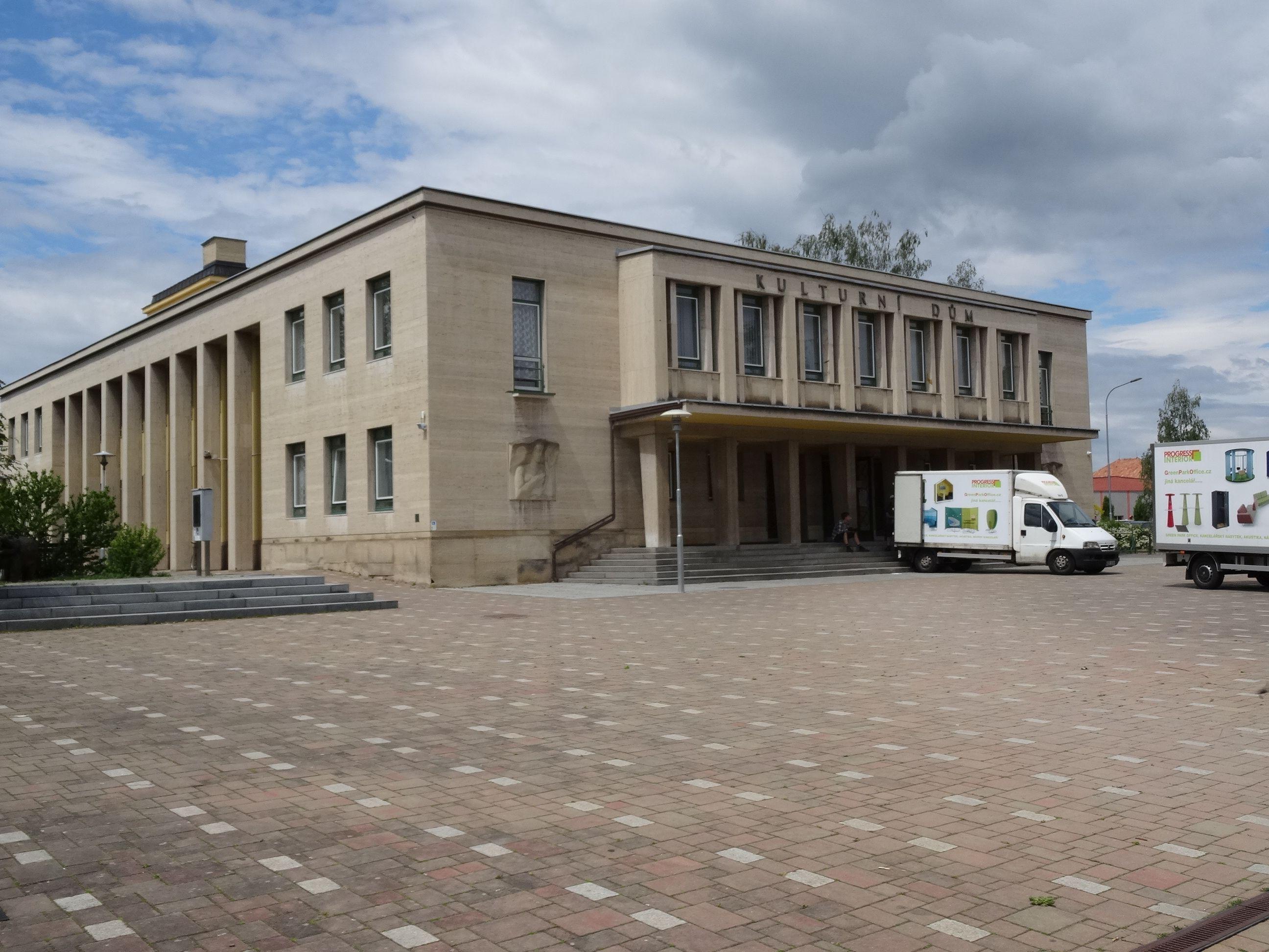 Kulturní dům města Holic foto 2