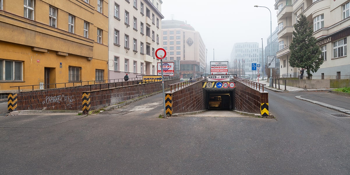 MR.PARKIT - Parking Studentská 529/1 foto 2
