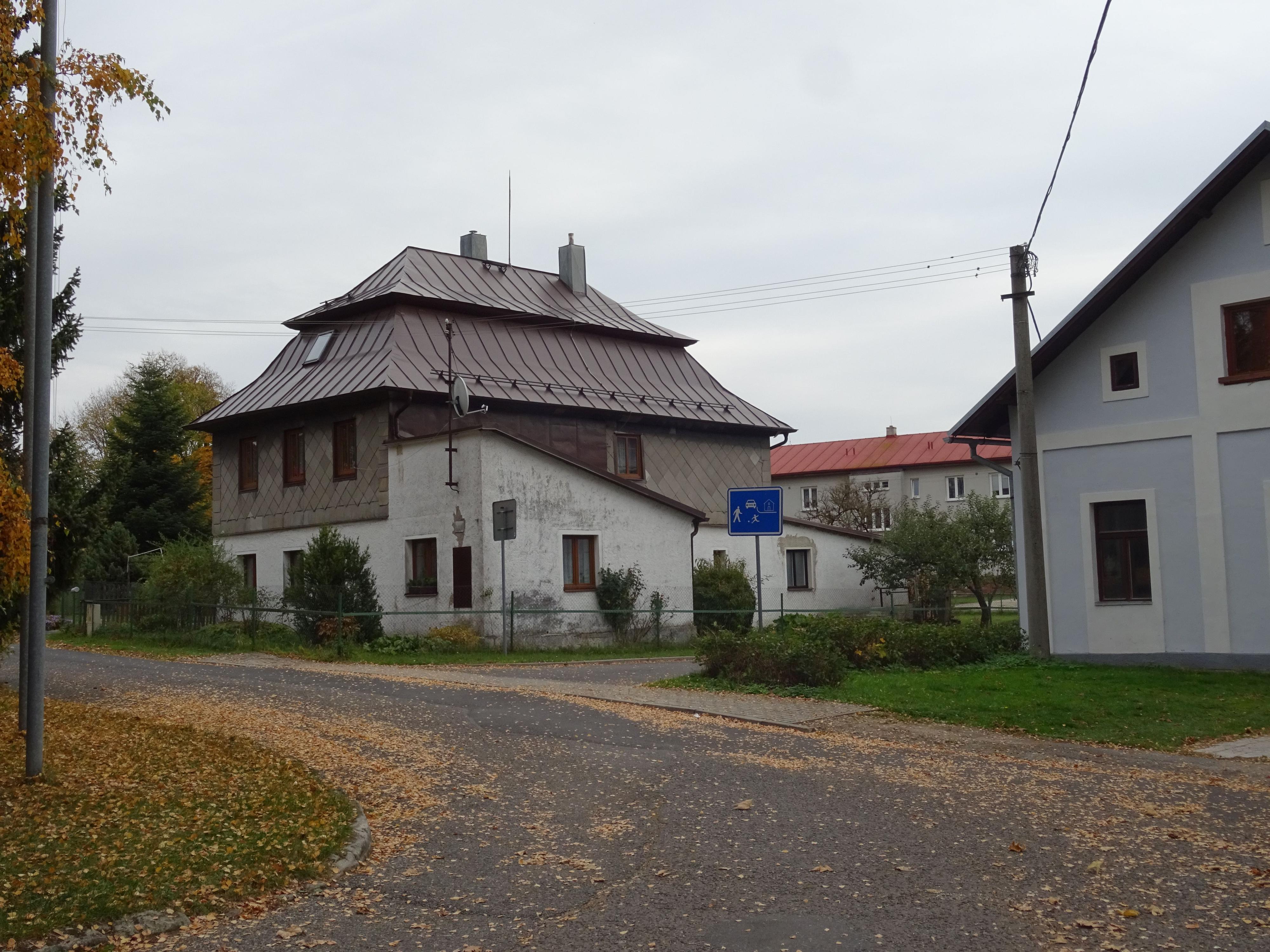 Tři Sekery - obecní úřad foto 3