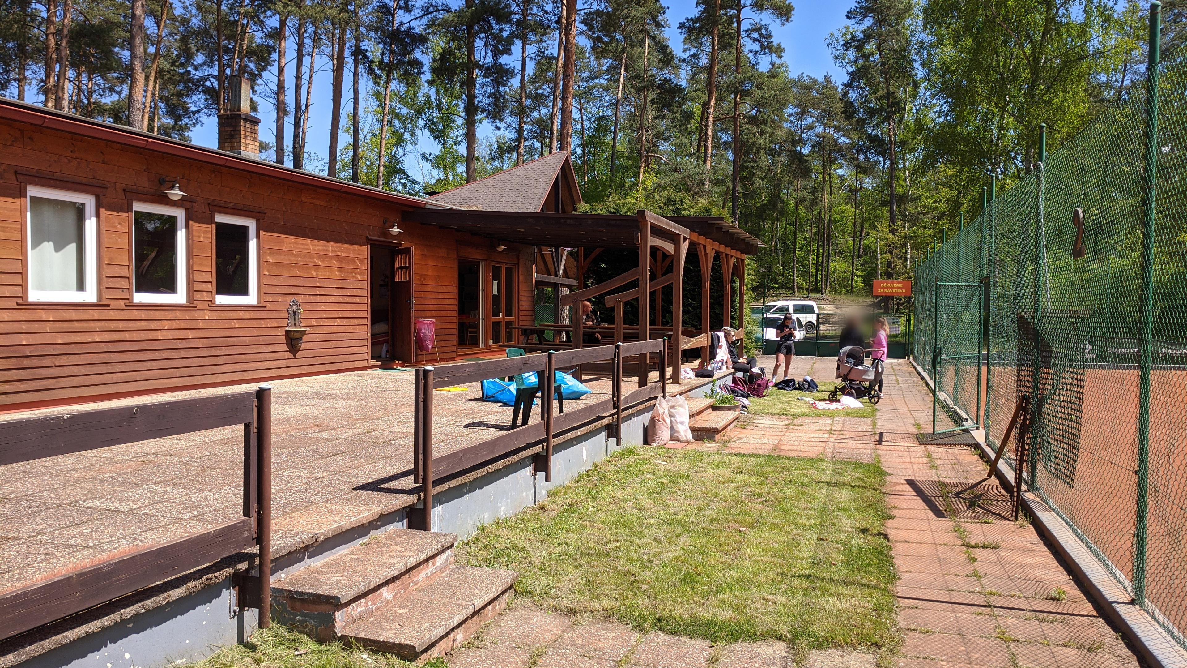 Restaurace u tenisových kurtů