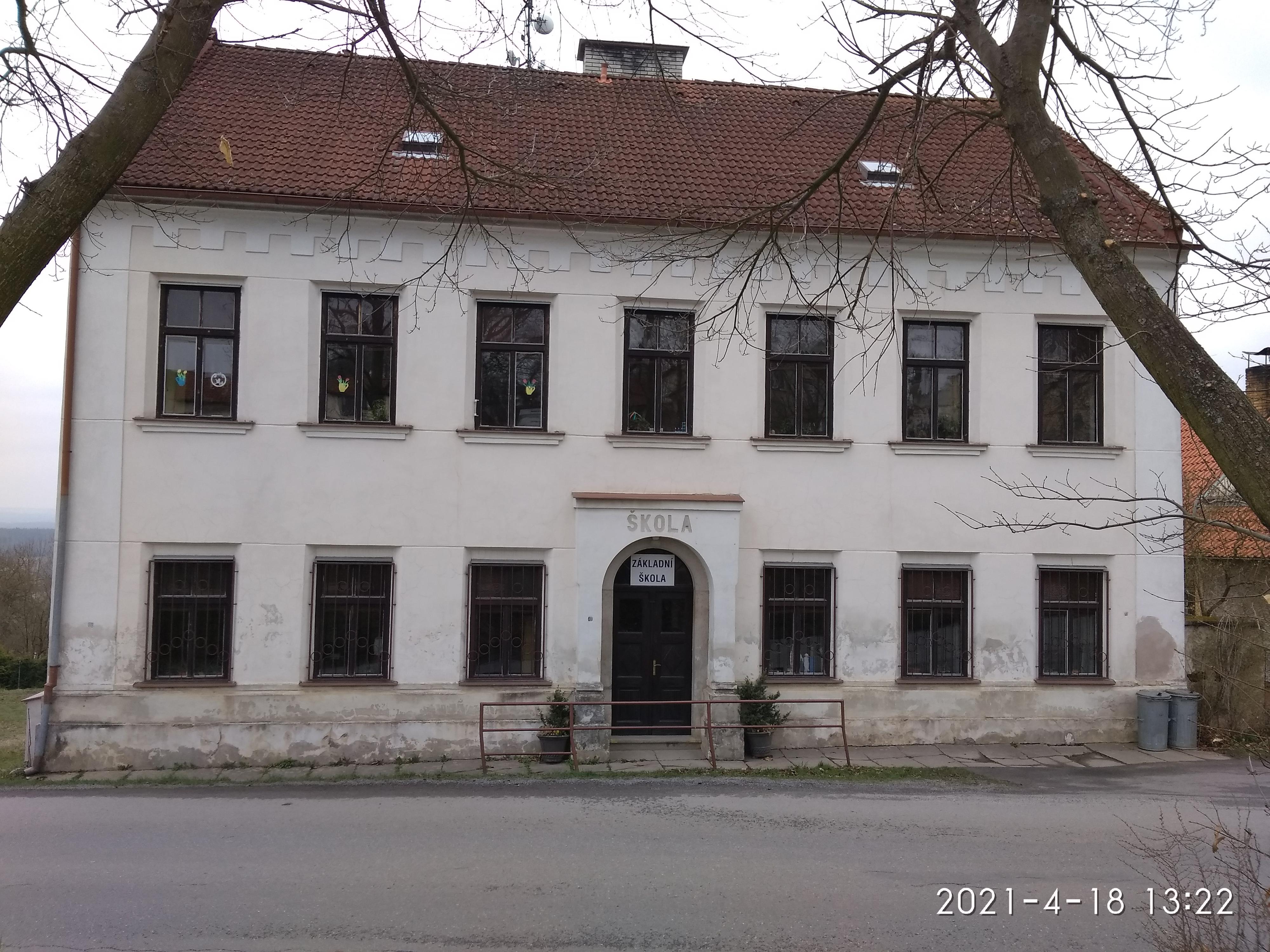Dětský domov, Základní škola a Školní jídelna, Radenín foto 4