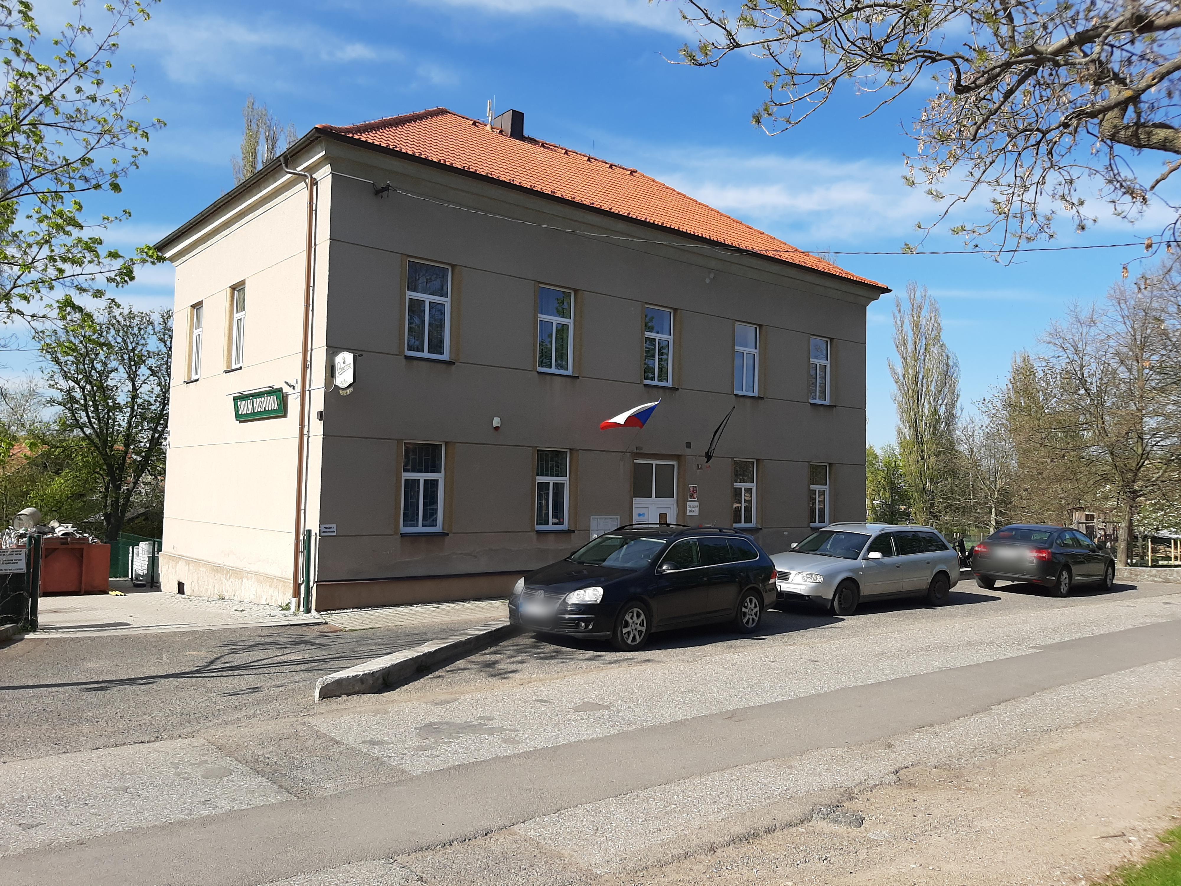 Dlouhá Lhota - obecní úřad foto 2