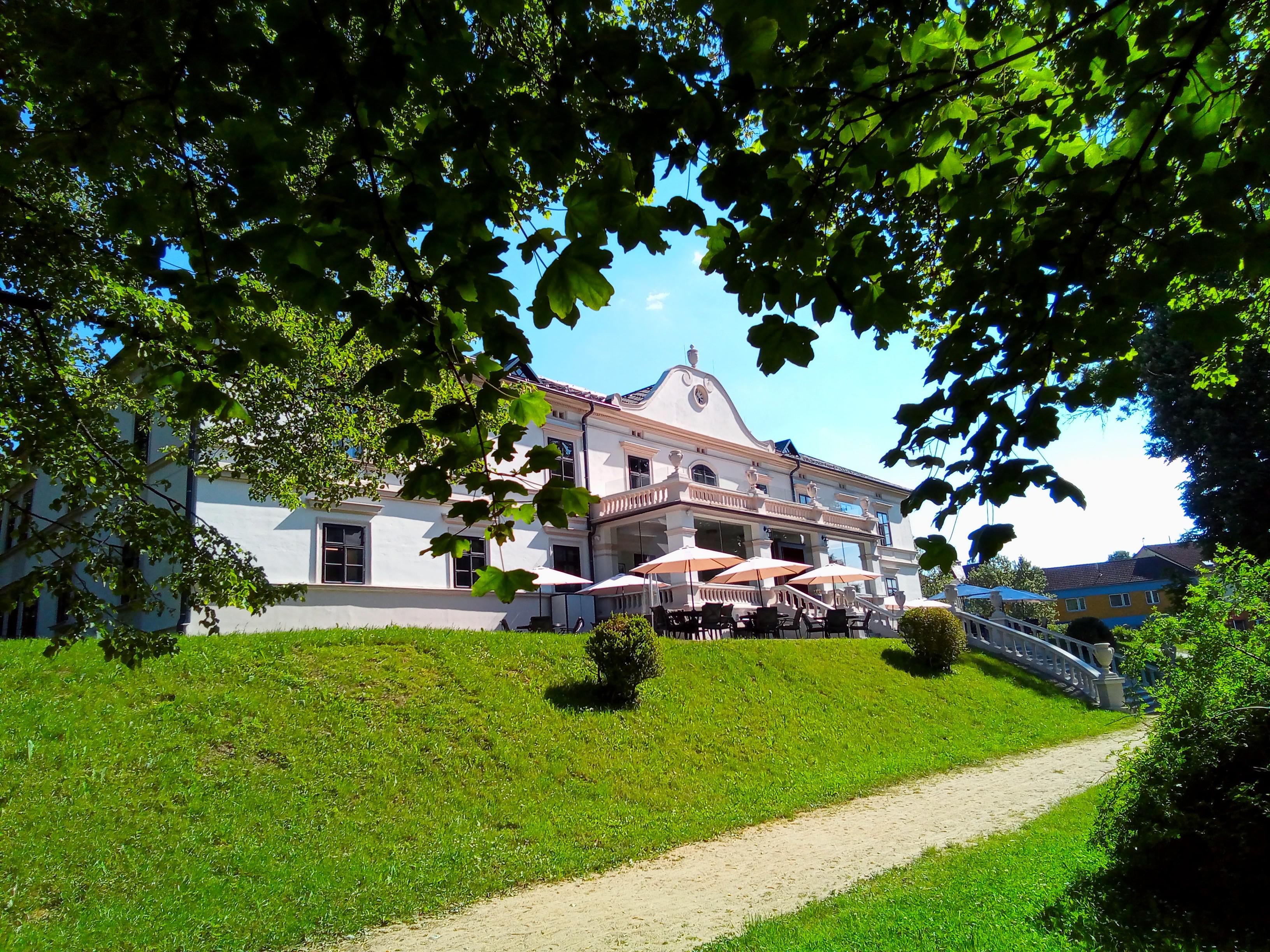 Restaurace Zámku Wichterle foto 2