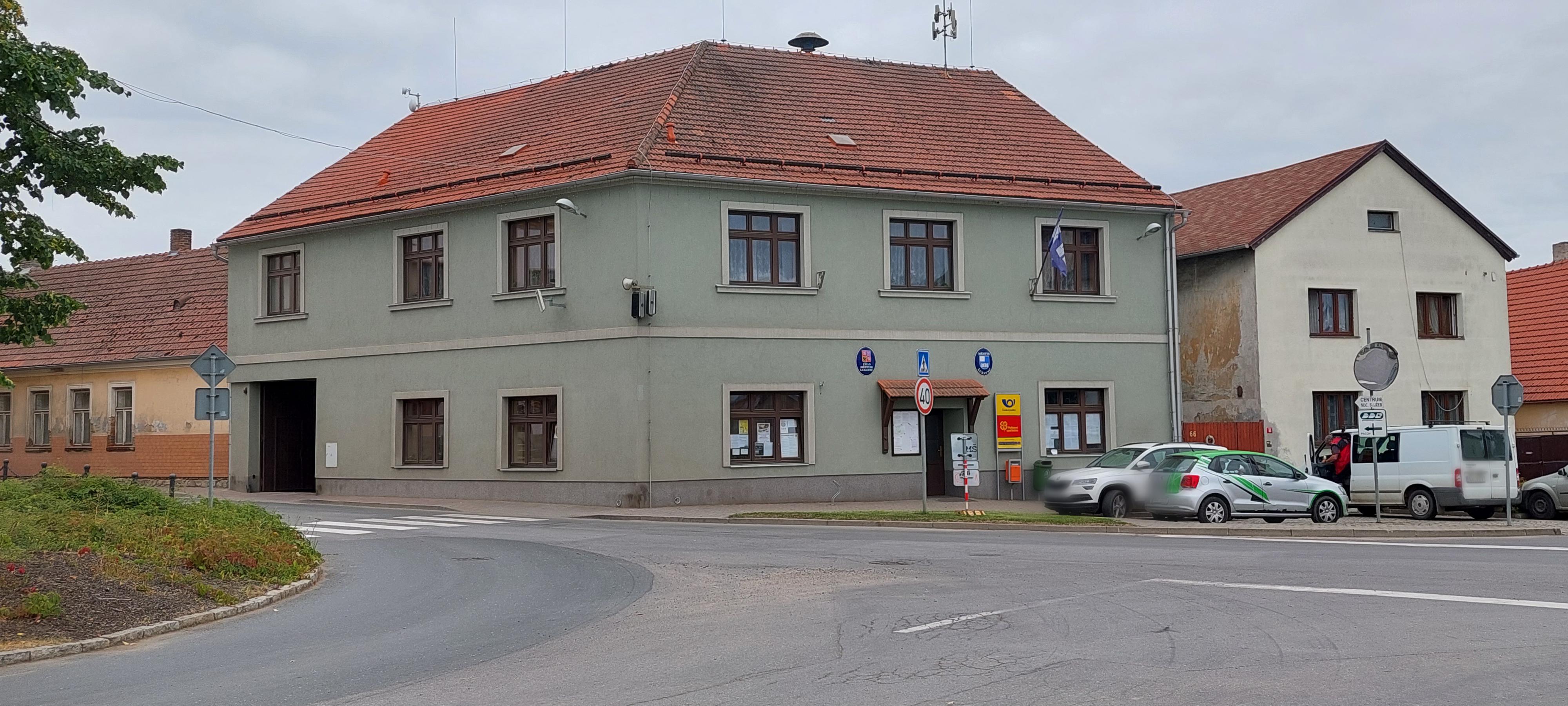 Lukavec - úřad městyse foto 2