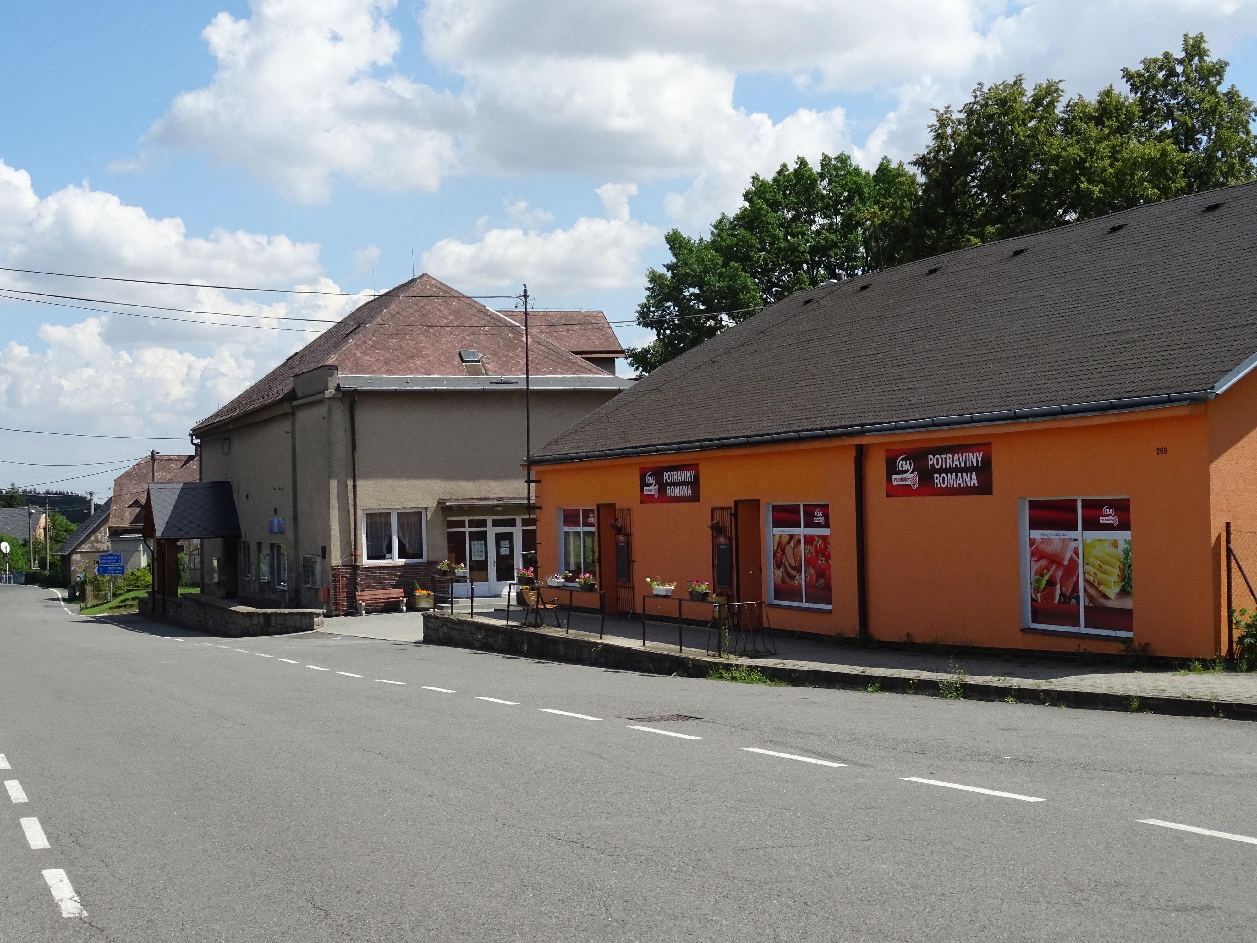 Liptaň - obecní úřad foto 2