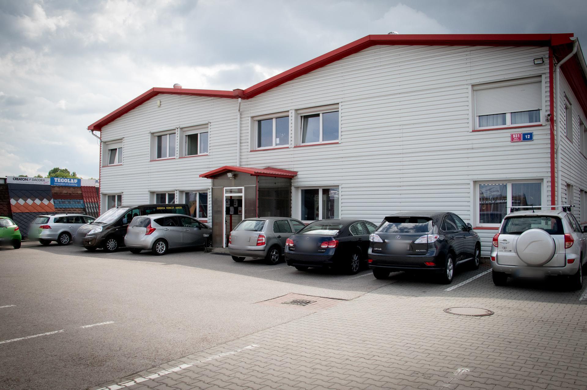 STAV-INVEST: Vše pro střechy