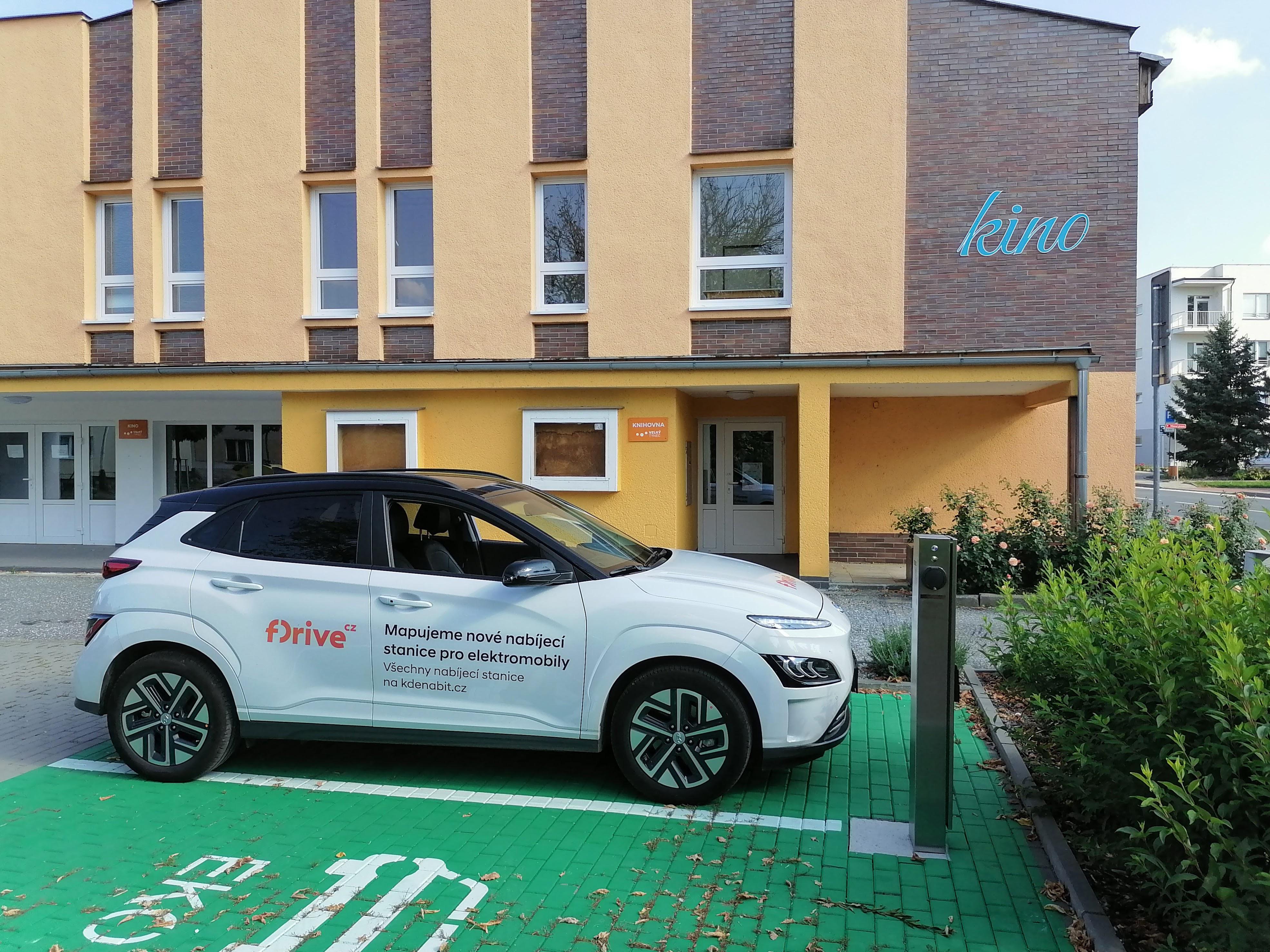 Kino Velký Týnec - nabíjecí stanice