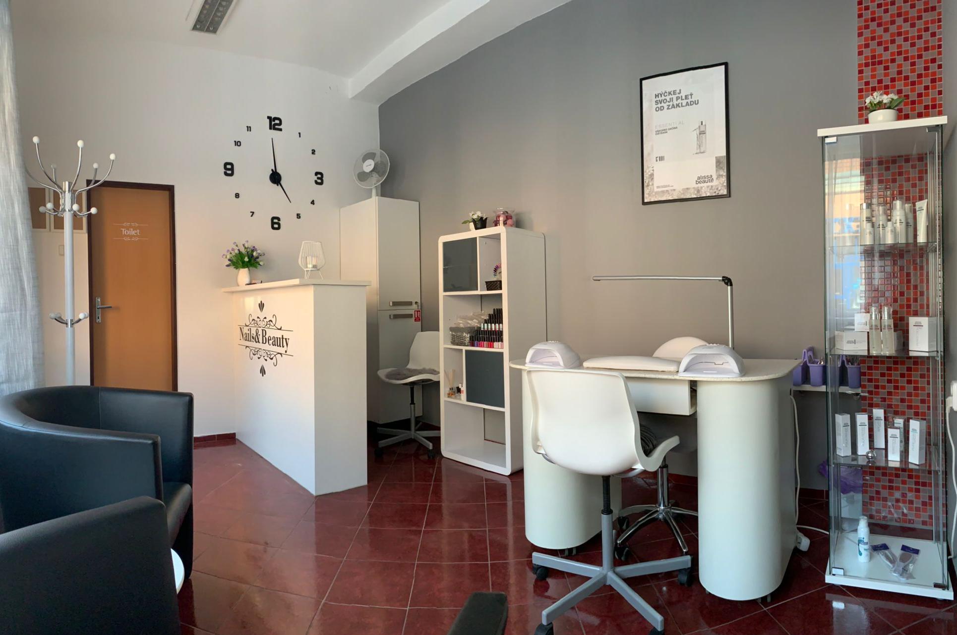 Manikúra  - pedikúra Lenka