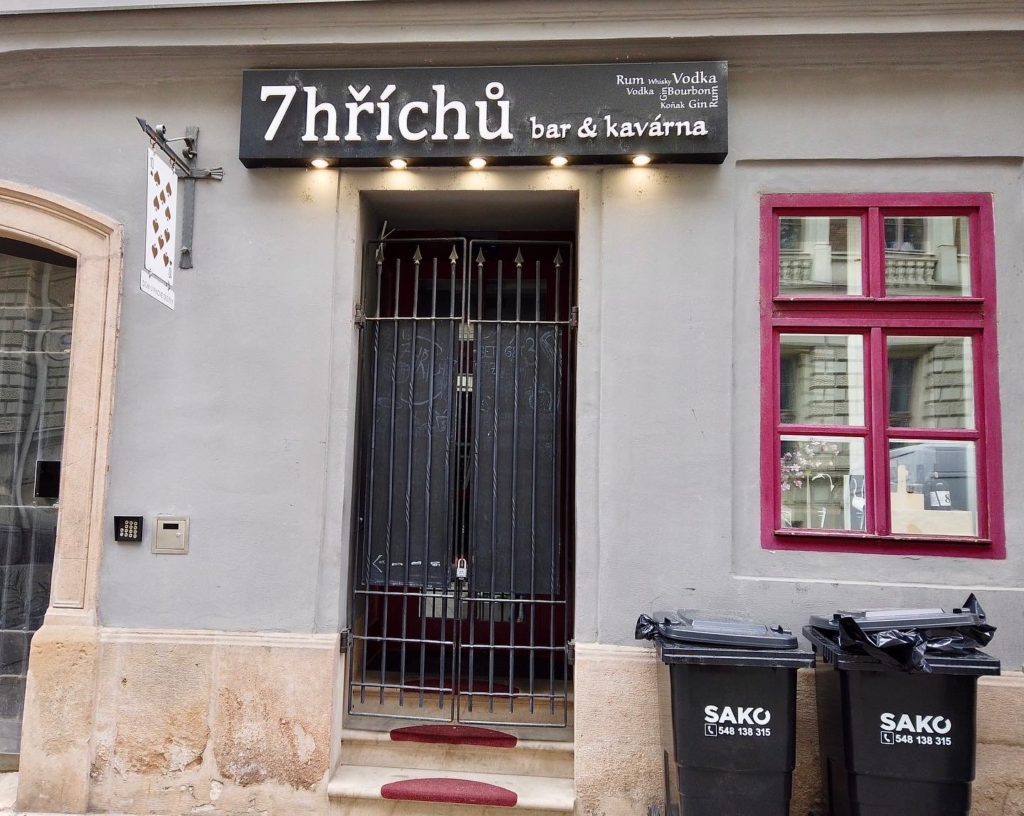 Café & gin bar 7 hříchů foto 6