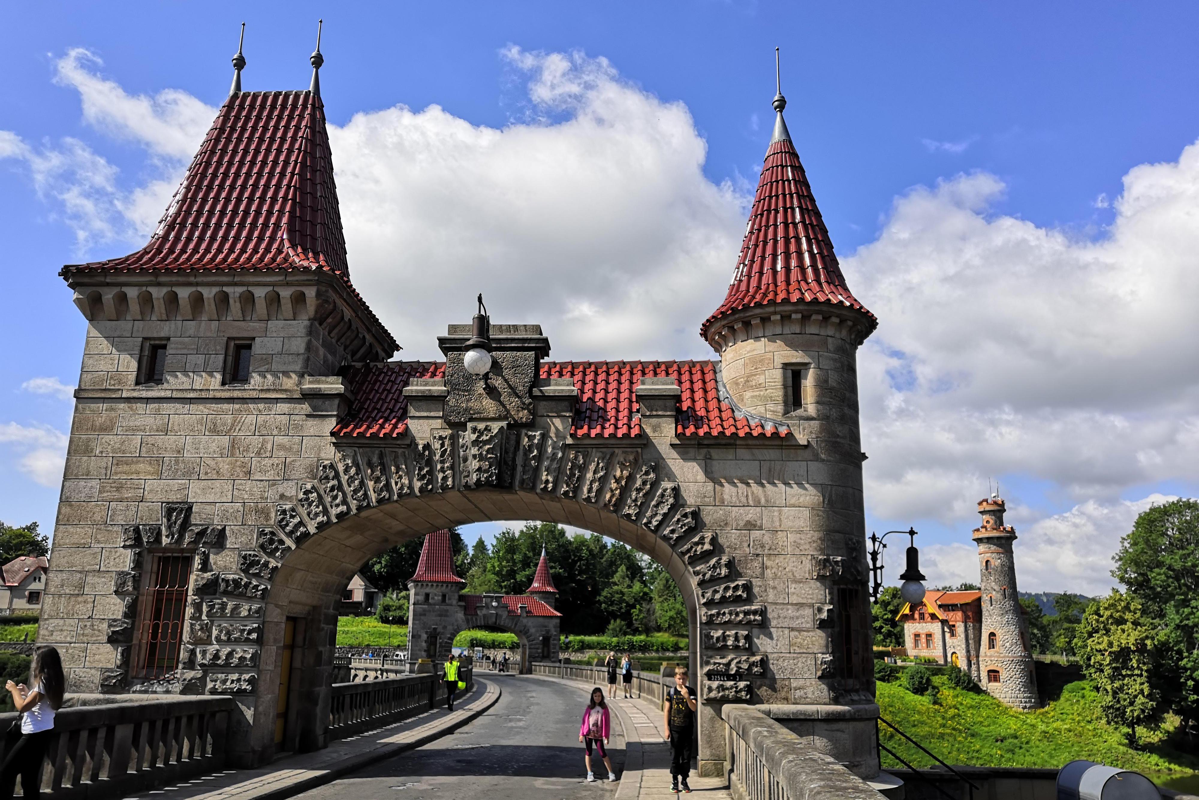 Ubytujte se u nás a navštivte třeba Les Království