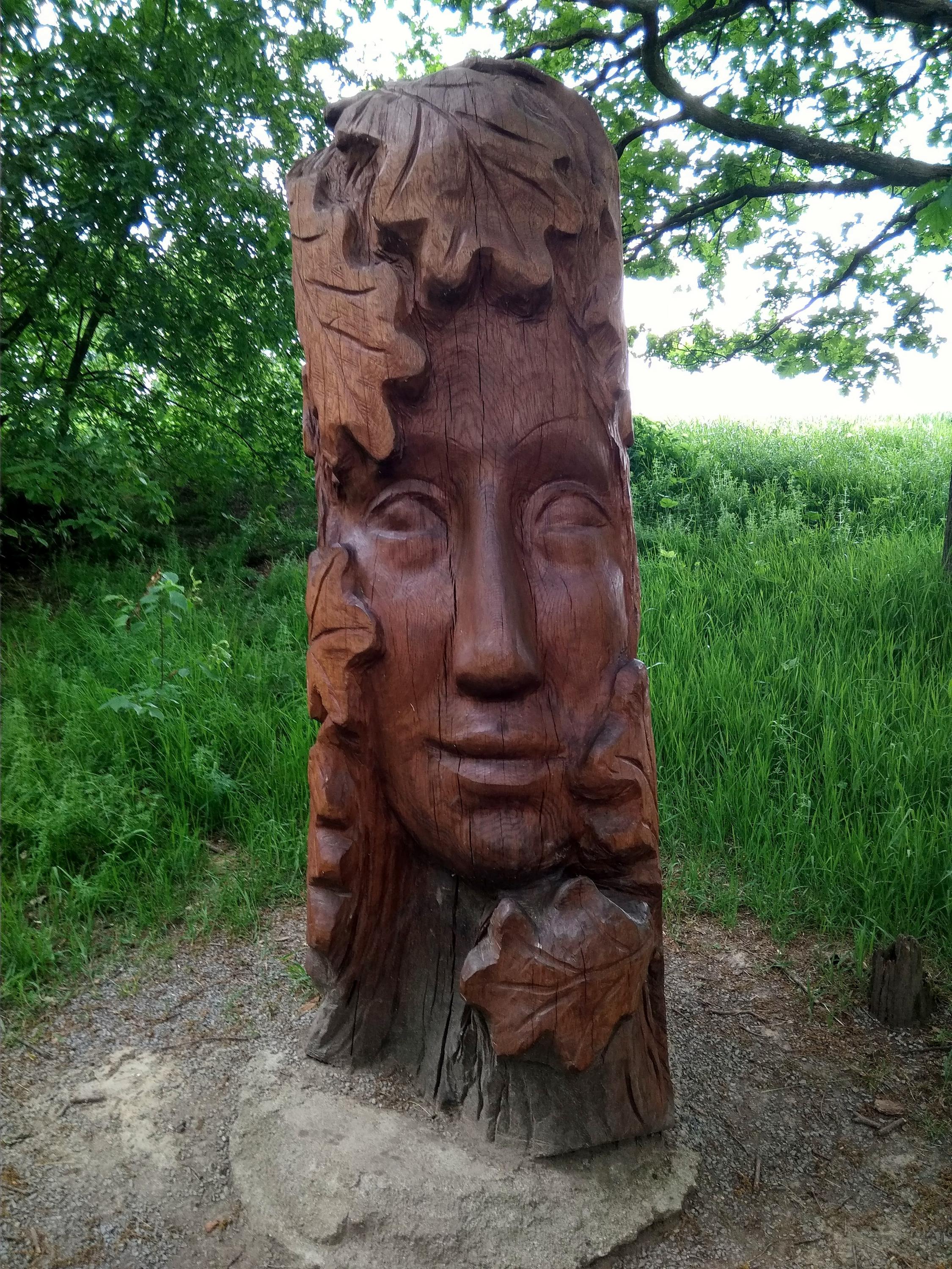 Sochy ve skalách foto 2