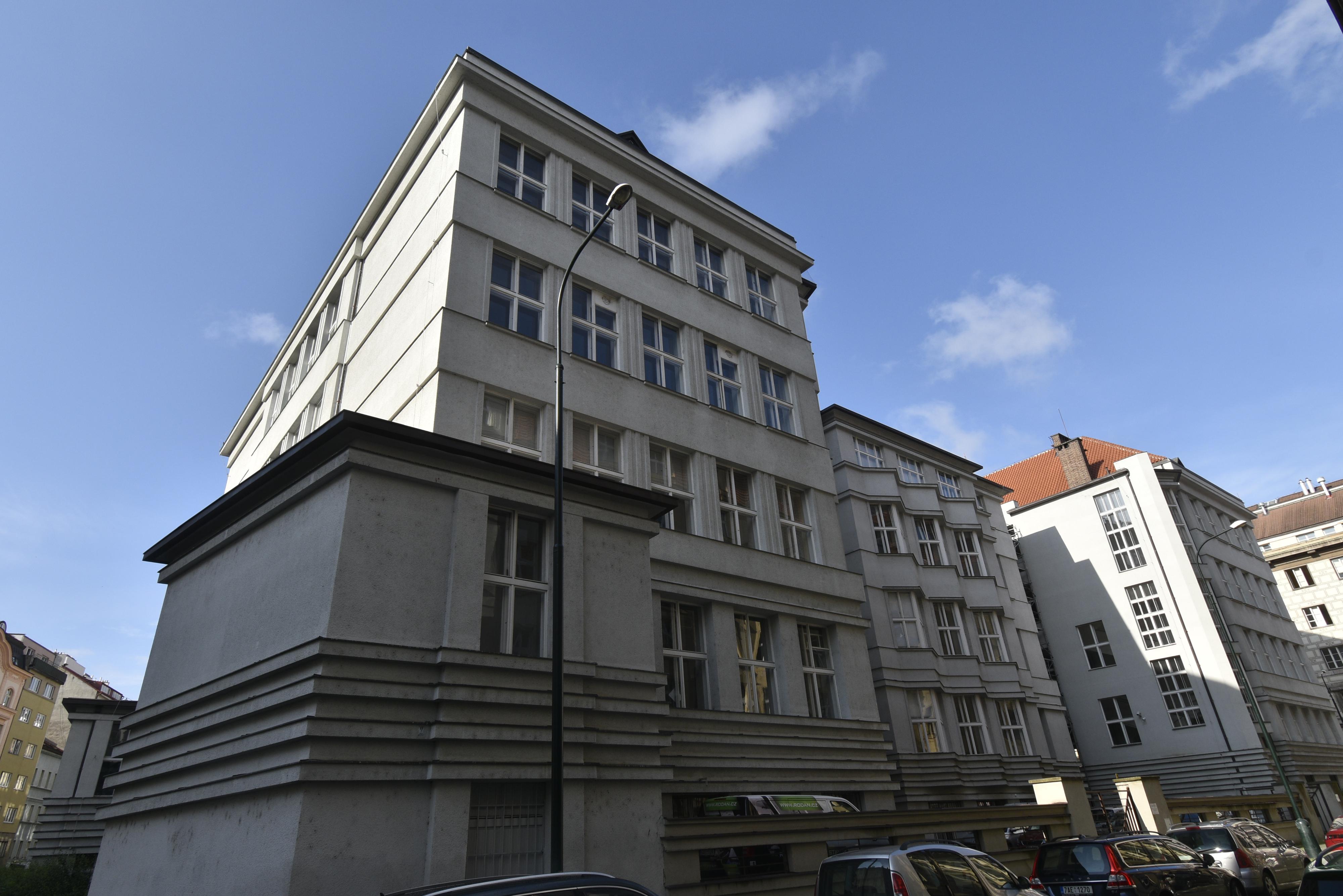 Vyšší odborná škola ekonomických studií Praha 2 foto 6