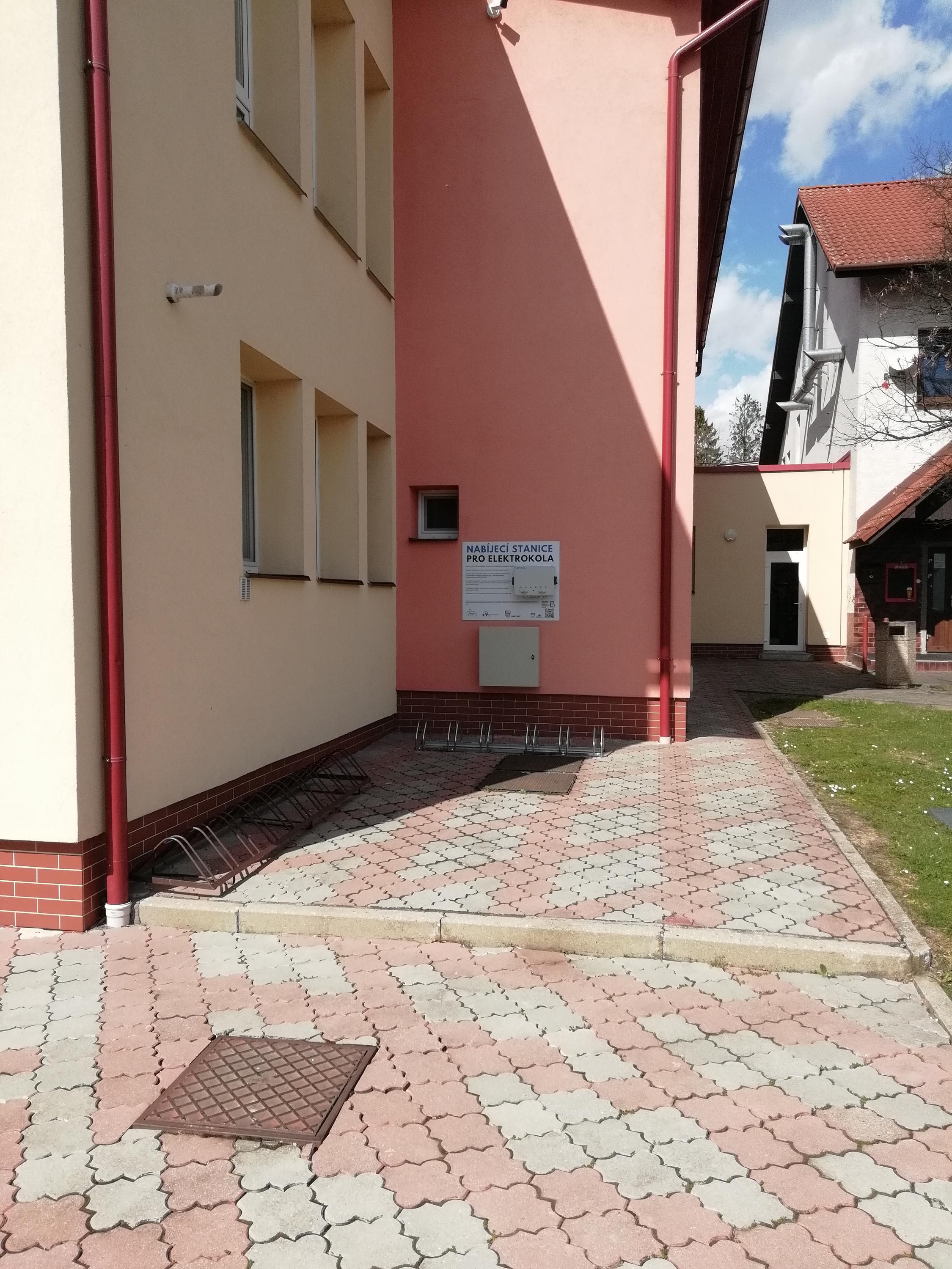 Nabíjecí stanice Kulturní dům Hať foto 1