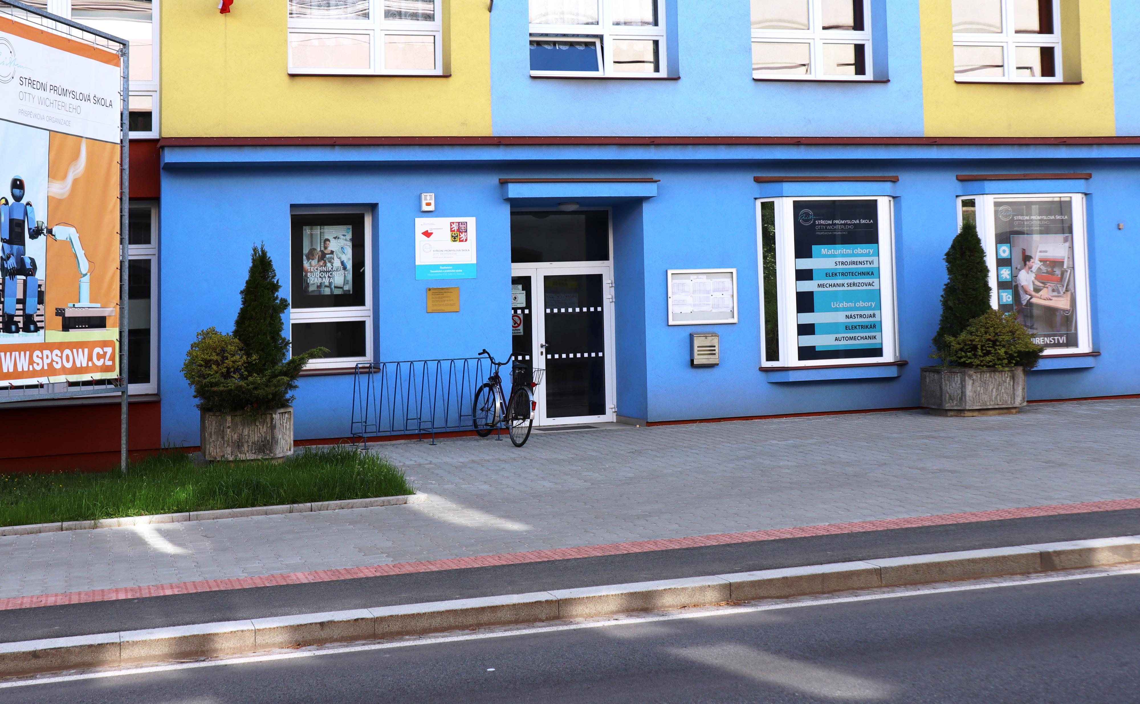 Střední průmyslová škola Otty Wichterleho (centrum elektrotechnických a strojírenských technologií) foto 4