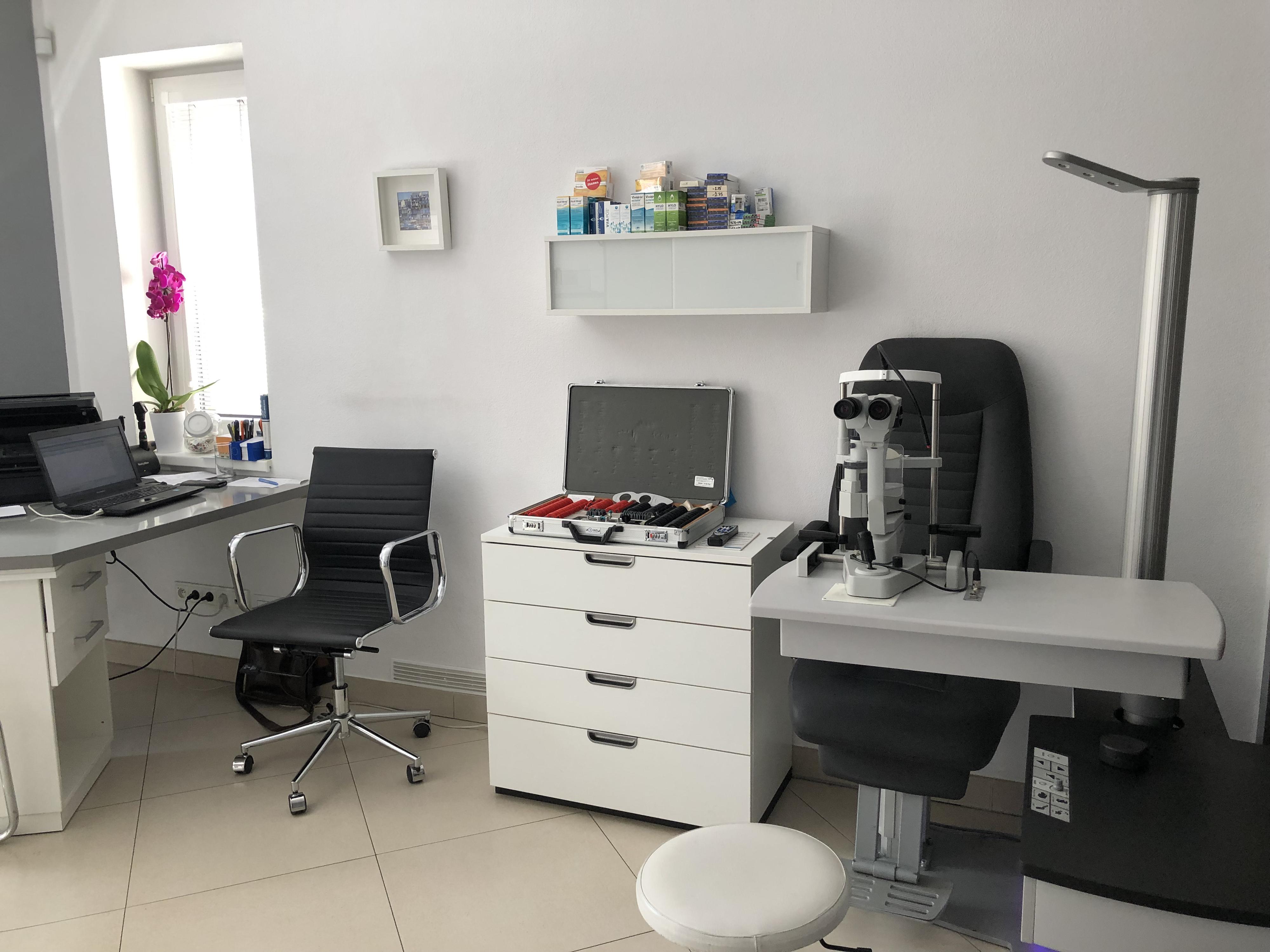 MUDr. Milan Bejvl - oční lékář foto 4