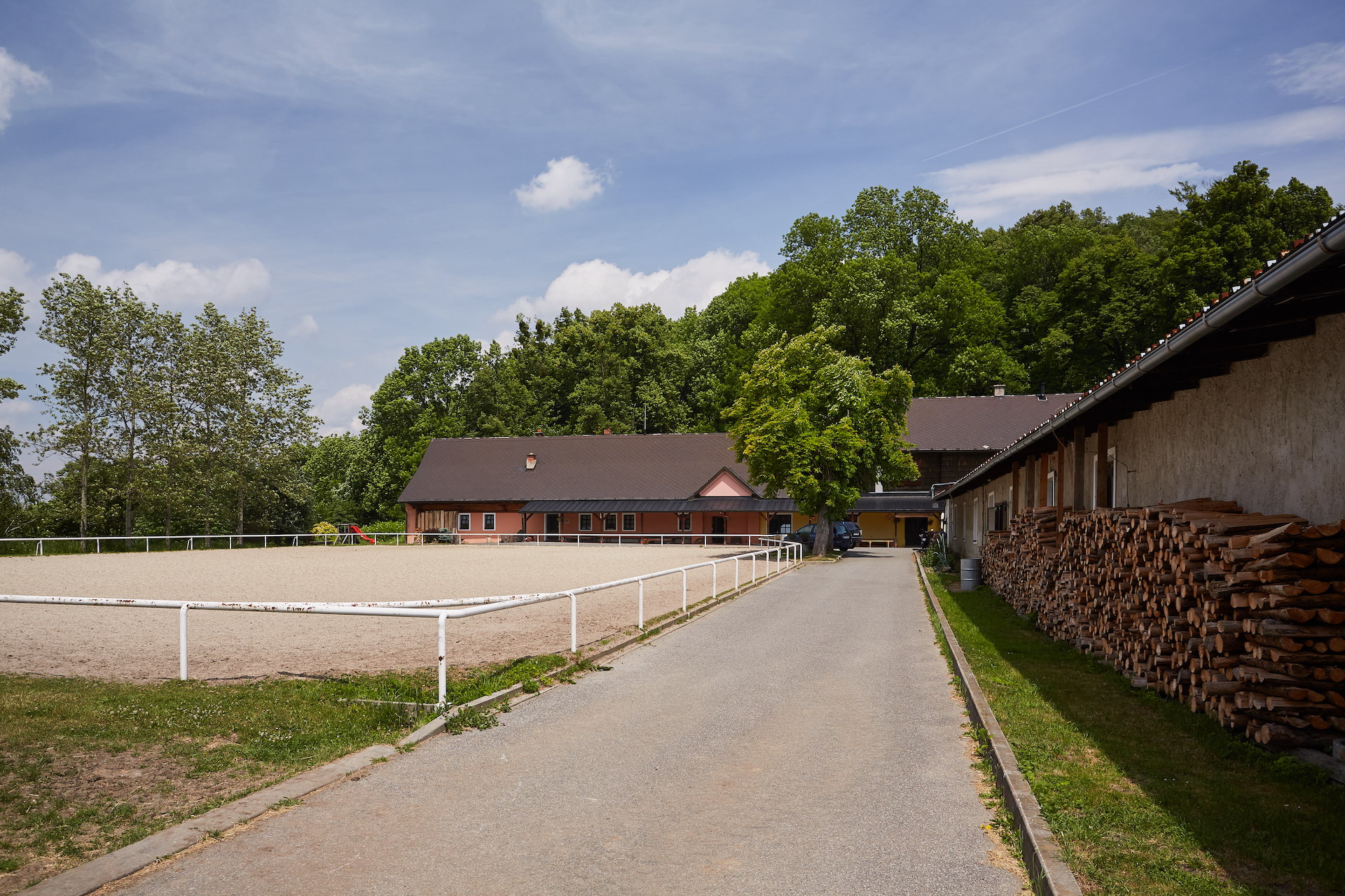 Rožnovský jezdecký areál, s.r.o. foto 1