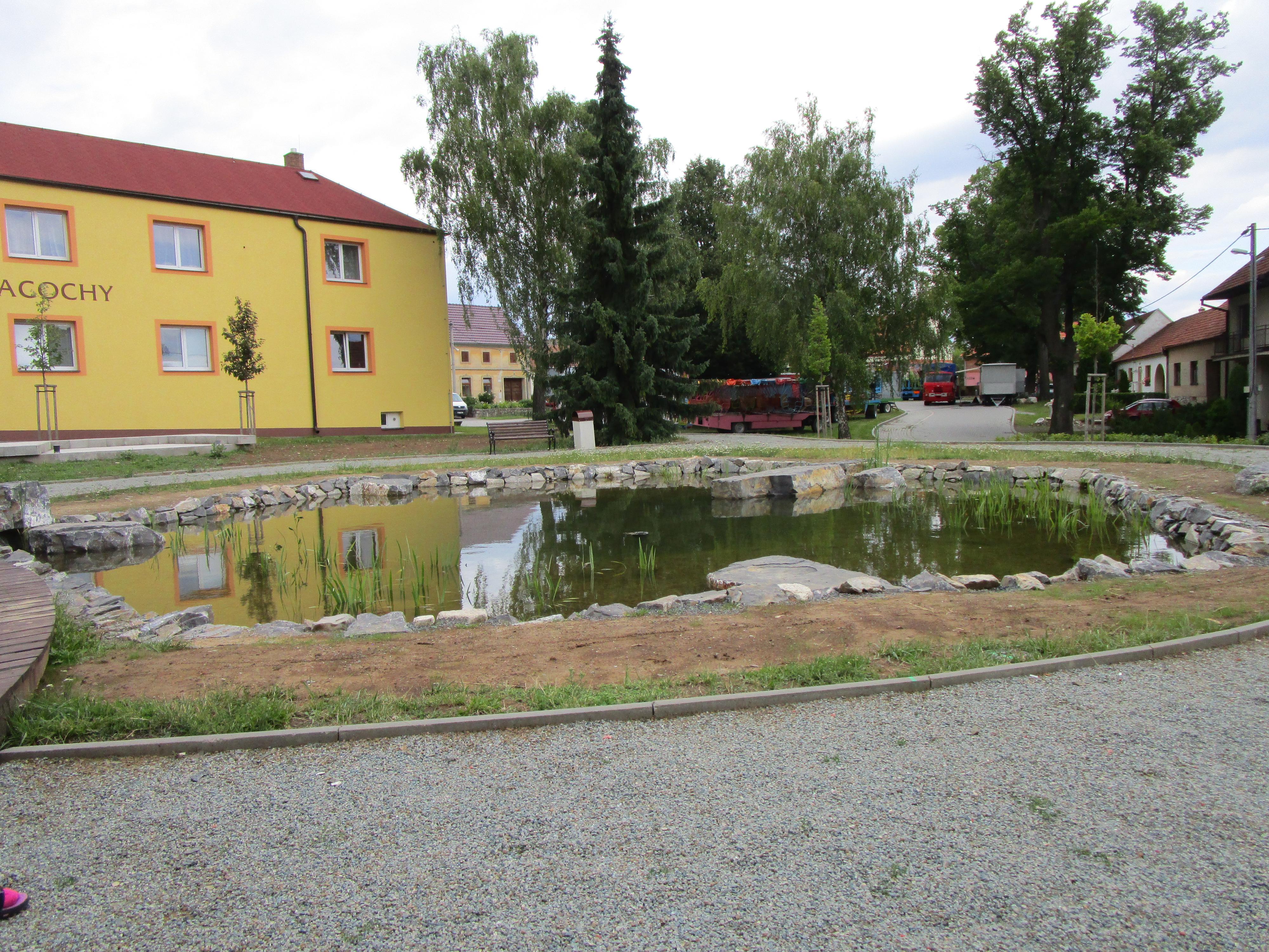 Ostrov u Macochy - úřad městyse foto 2