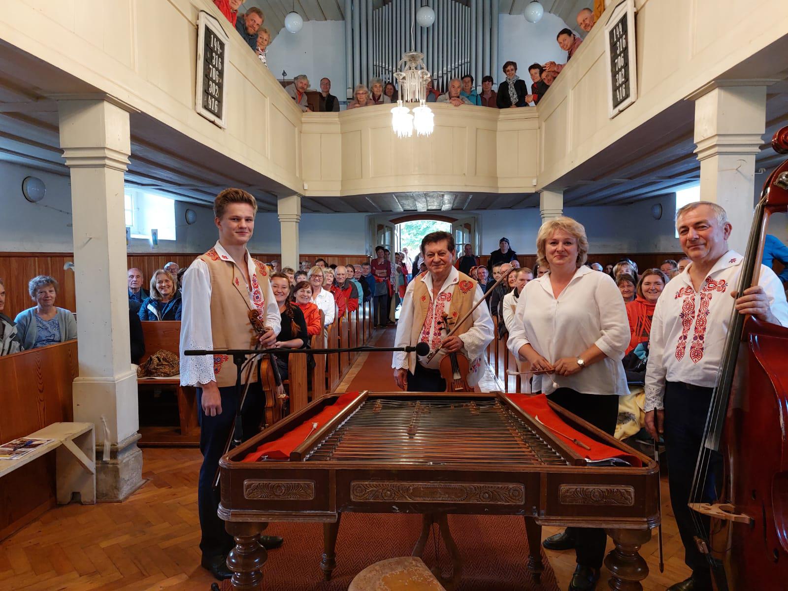 Cimbálová muzika Dušana Kotlára-Liberec foto 5