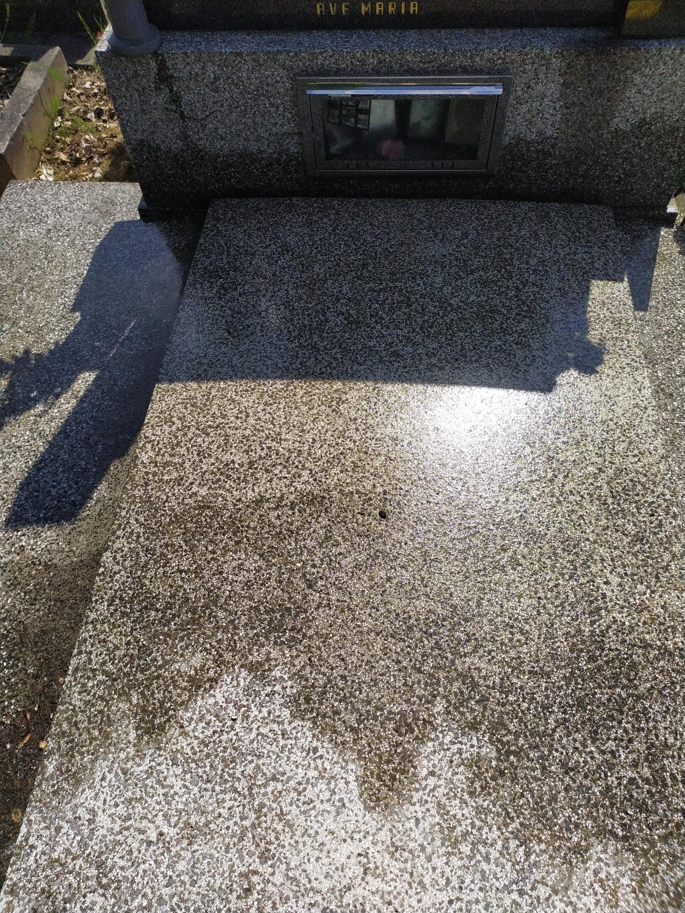 Péče o hroby - Hana Hamrozyová foto 3