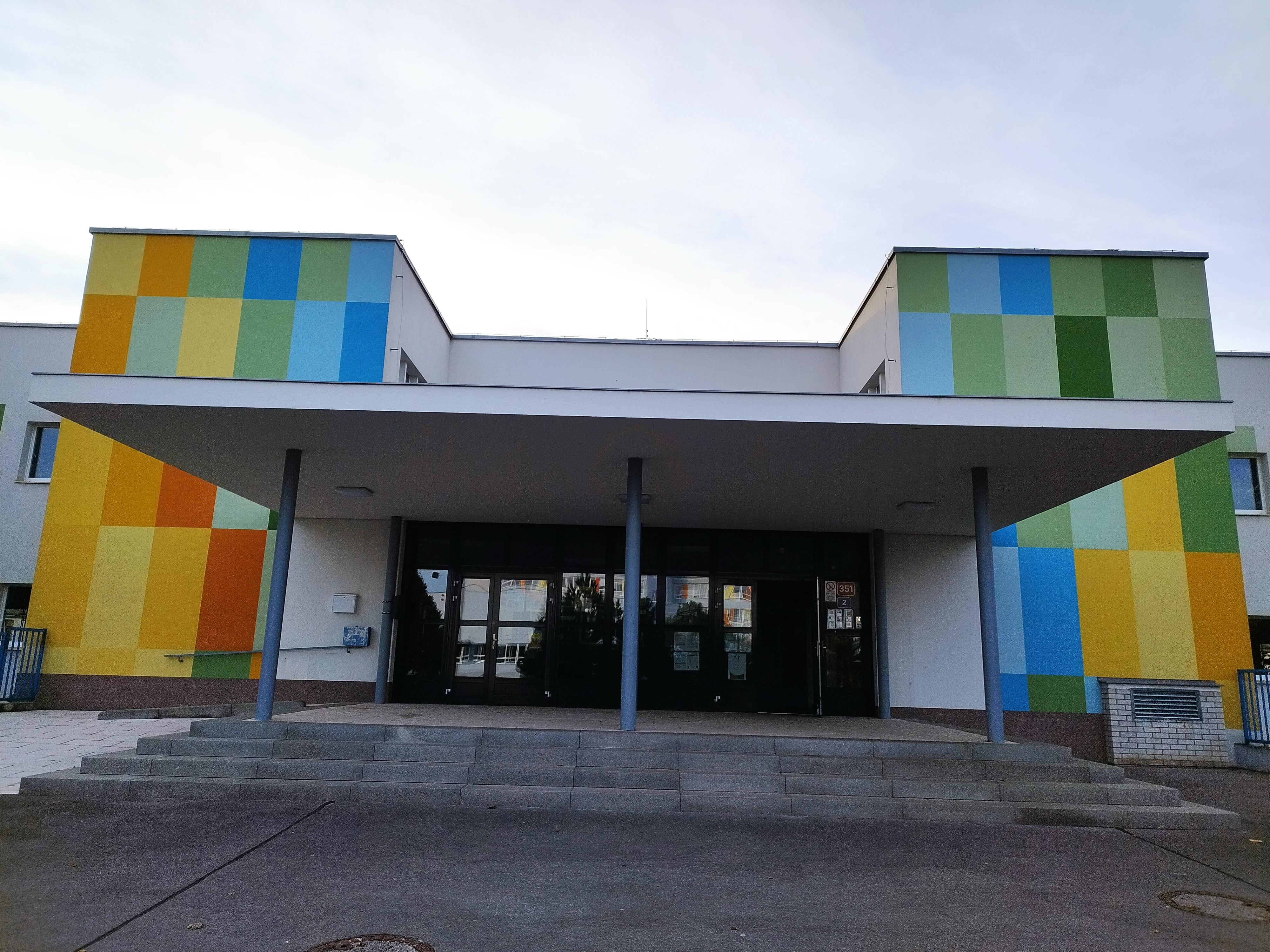 ZŠ Praha-Petrovice, Dopplerova foto 5