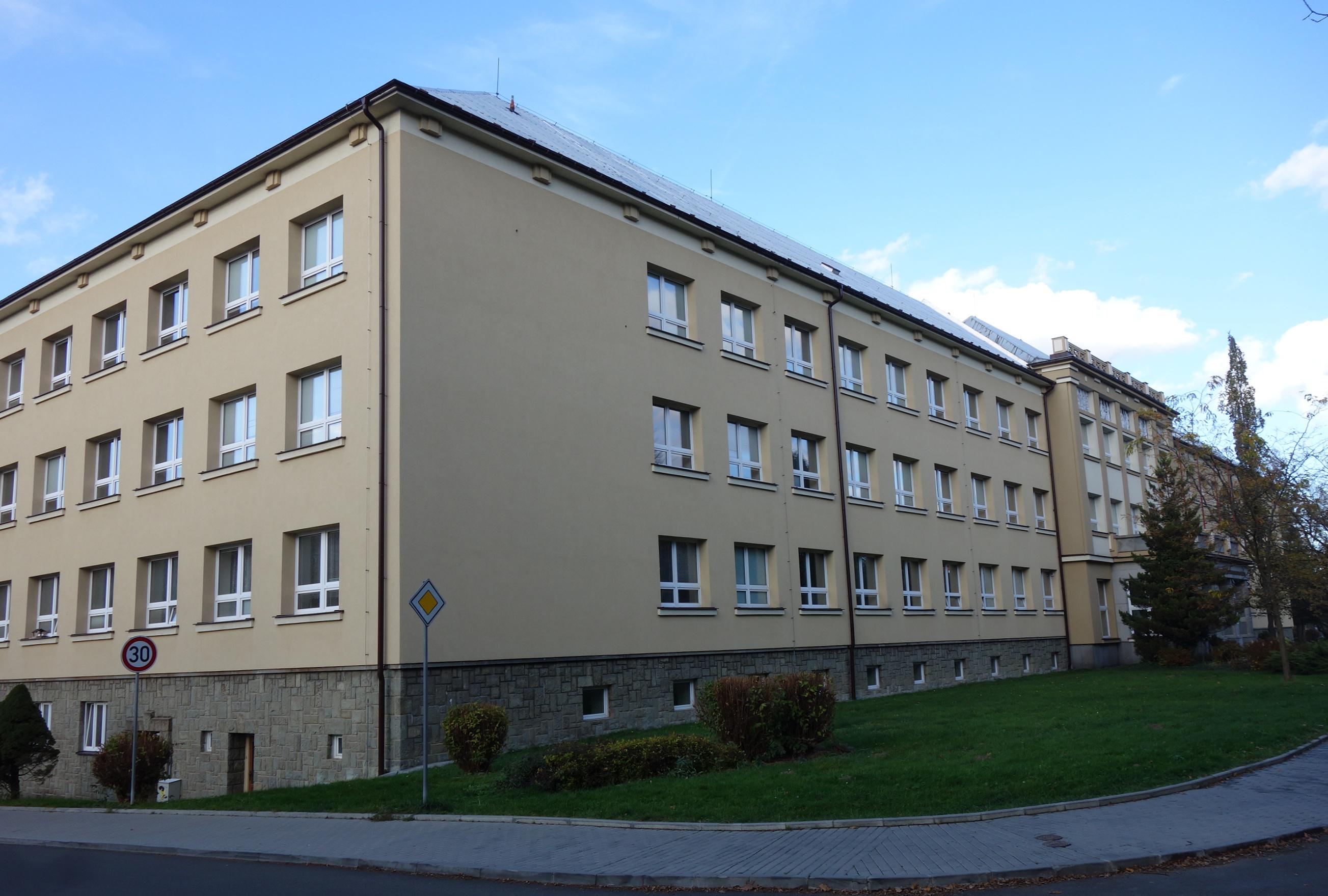 Gymnázium a Střední průmyslová škola elektrotechniky a informatiky, Frenštát pod Radhoštěm foto 2