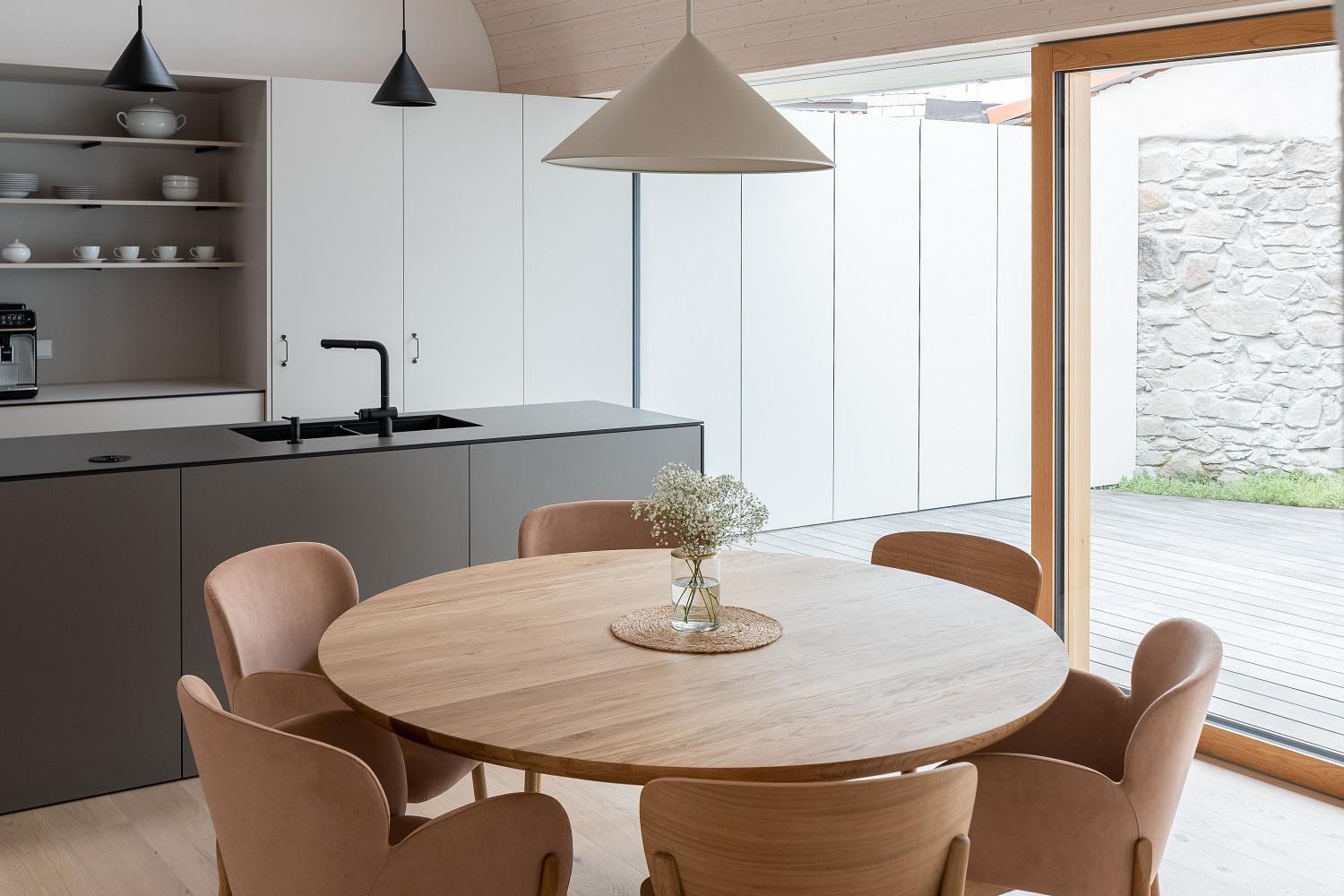 Nábytek HOMER foto 1