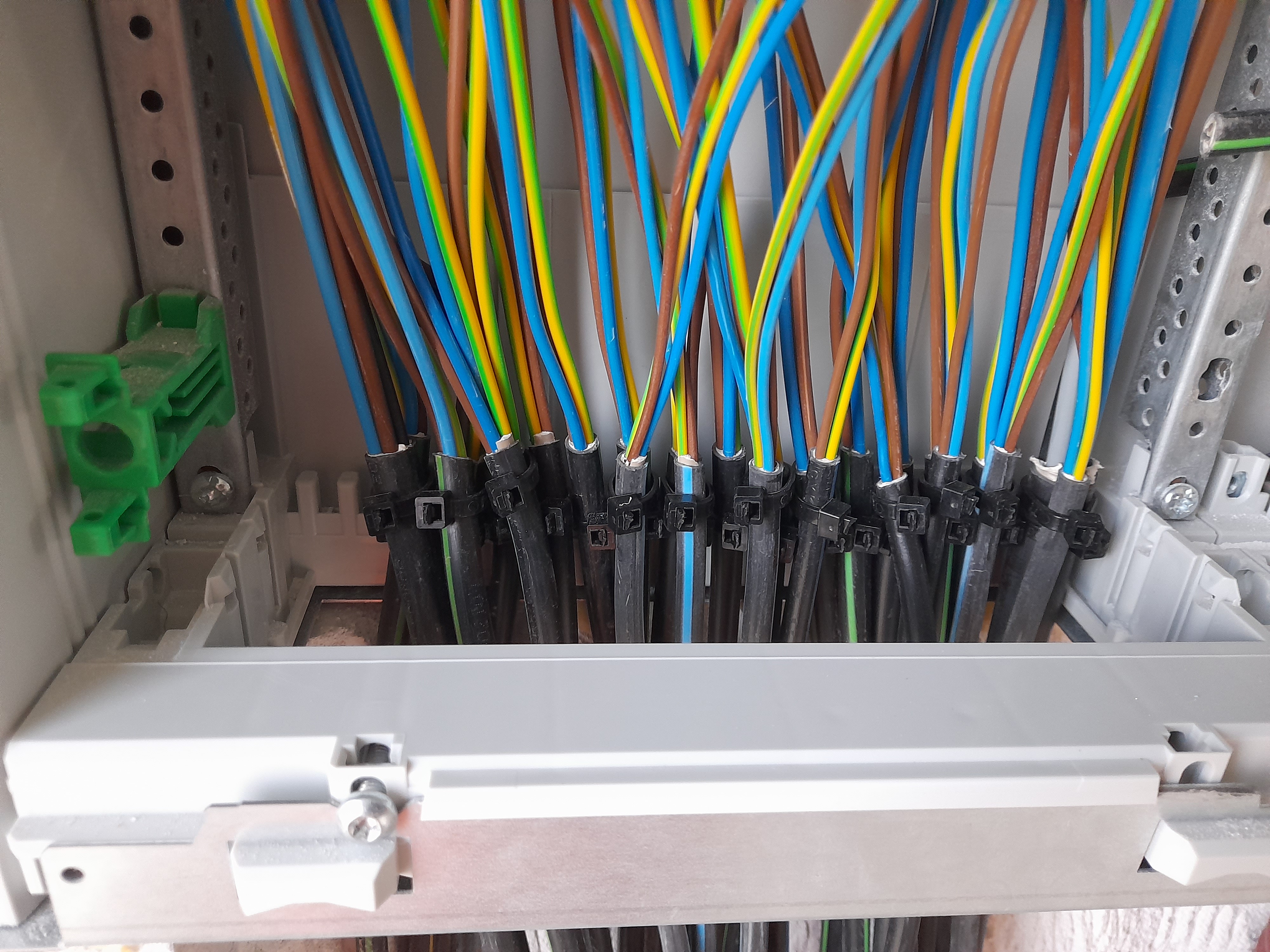 Fotovoltaika a elektroinstalace - HEMA ELEKTRO s.r.o. foto 4