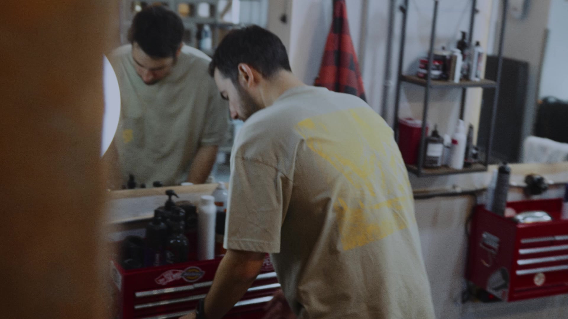 West Wood Barbershop foto 2 (náhled videa)