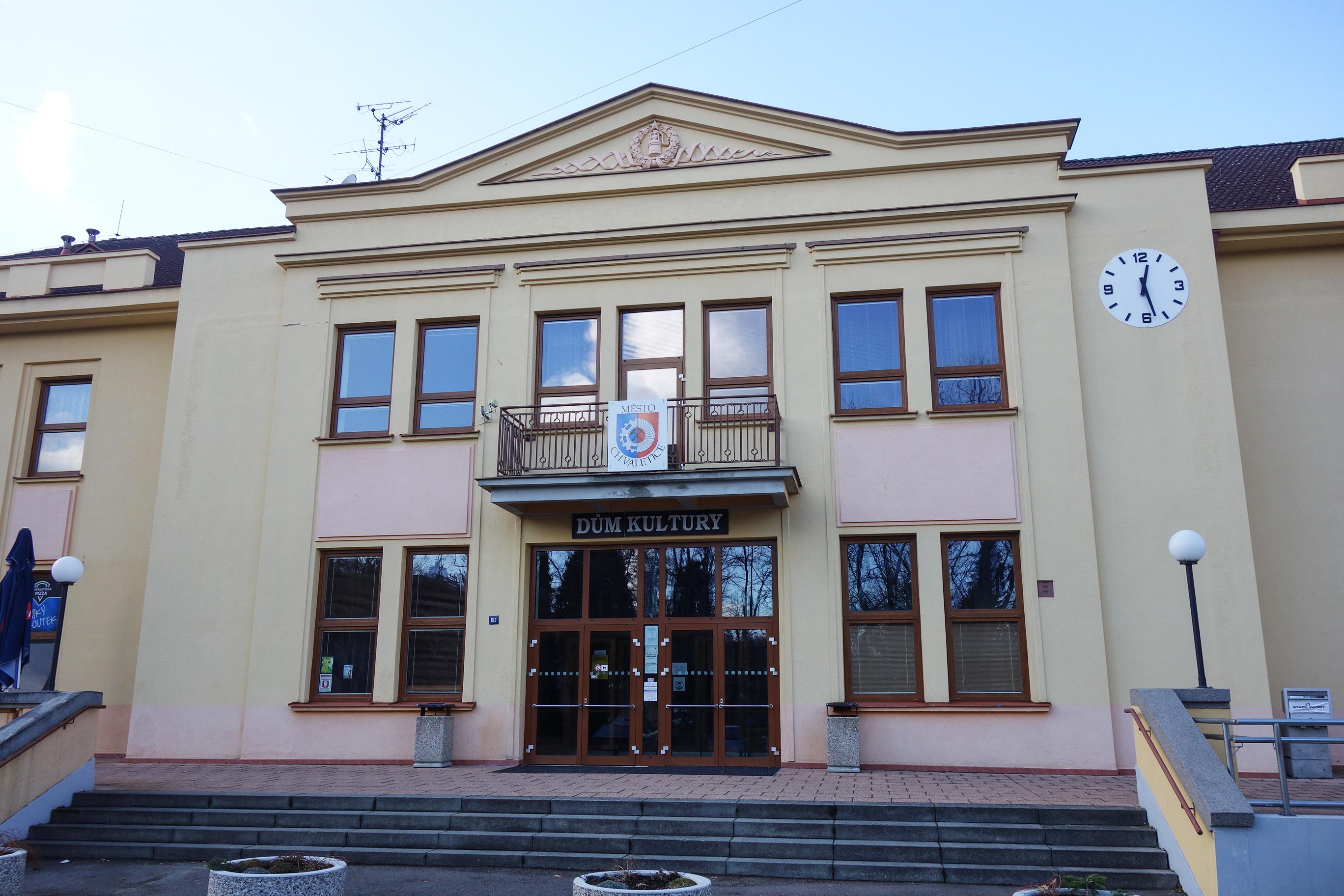 Městská knihovna Chvaletice foto 2