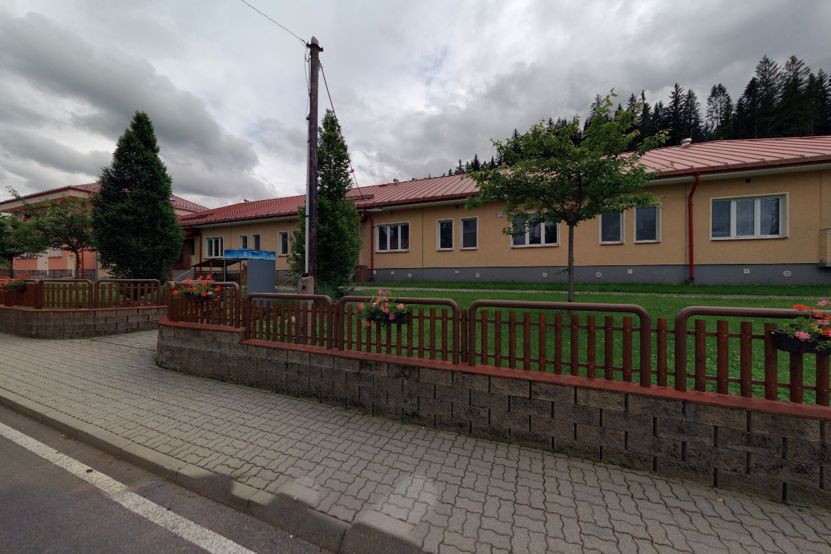 Základní škola a mateřská škola Potůčky, okres Karlovy Vary foto 3