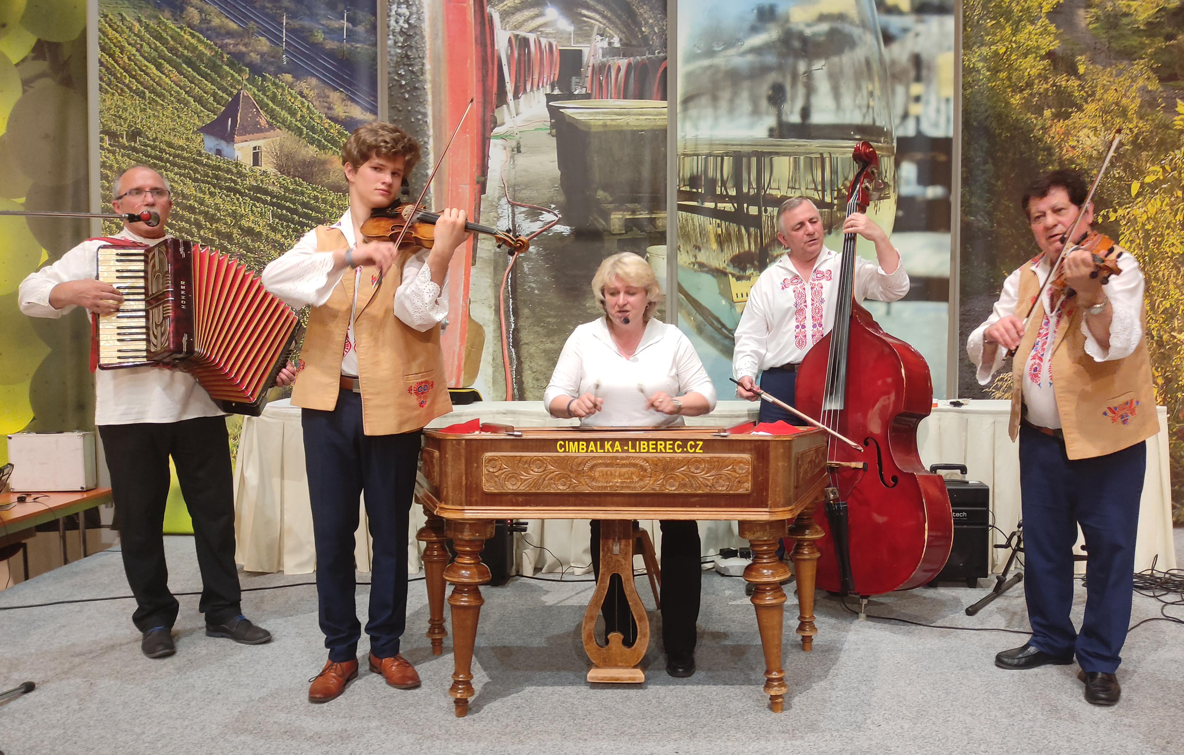 Cimbálová muzika Dušana Kotlára-Liberec foto 3
