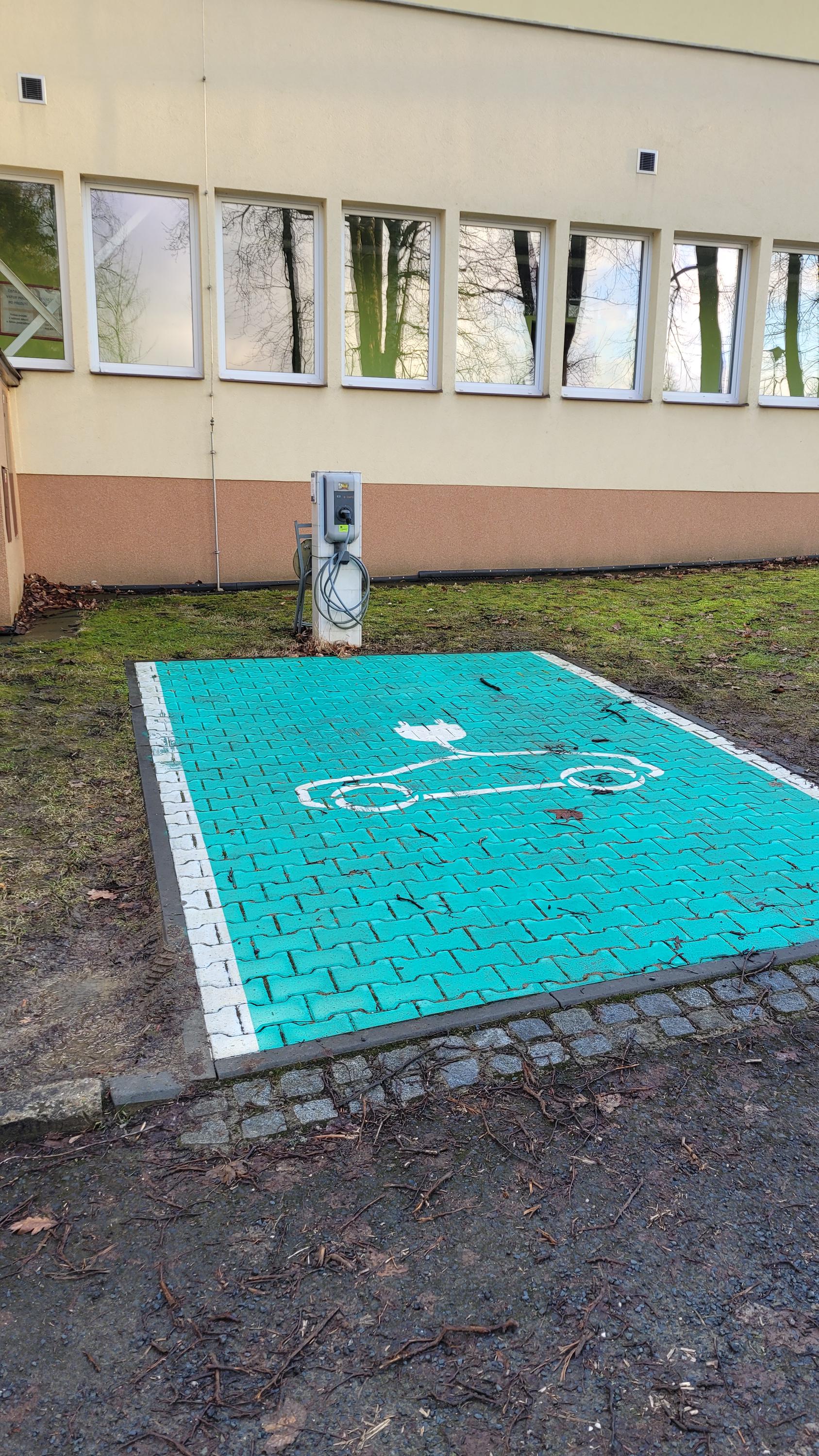 ChargeUp - nabíjecí stanice foto 3