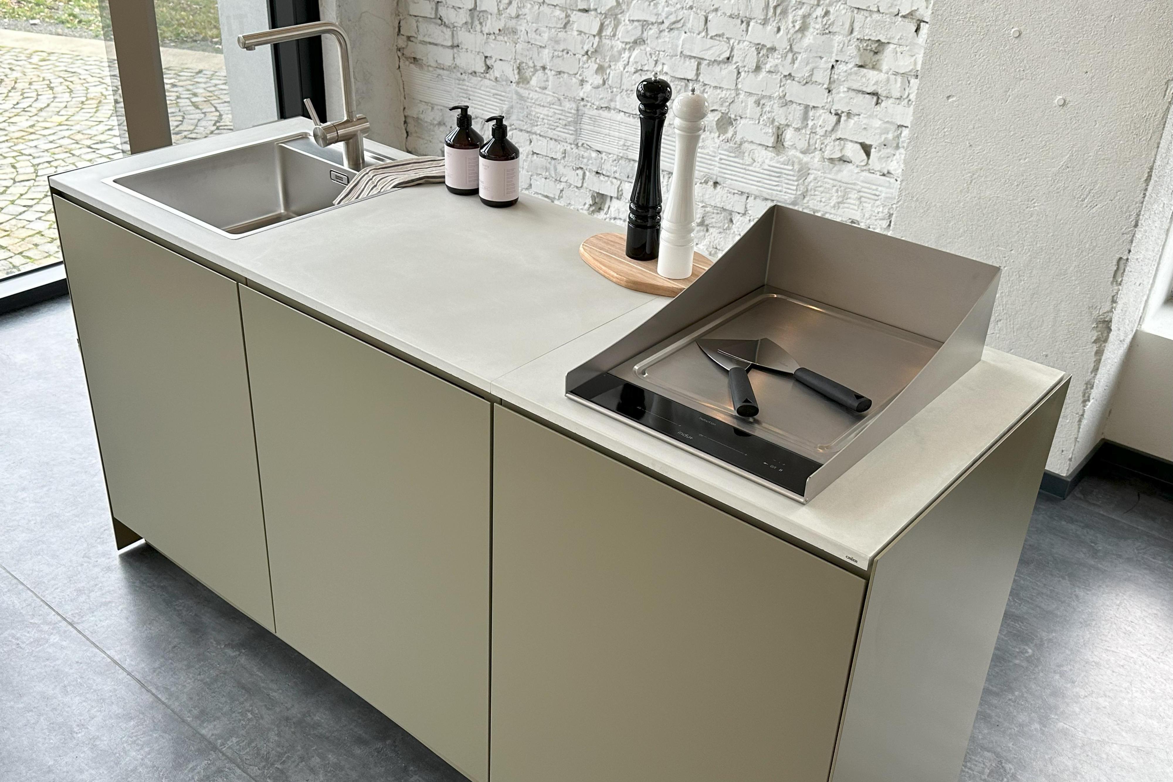 TOOTS Limited, s.r.o.