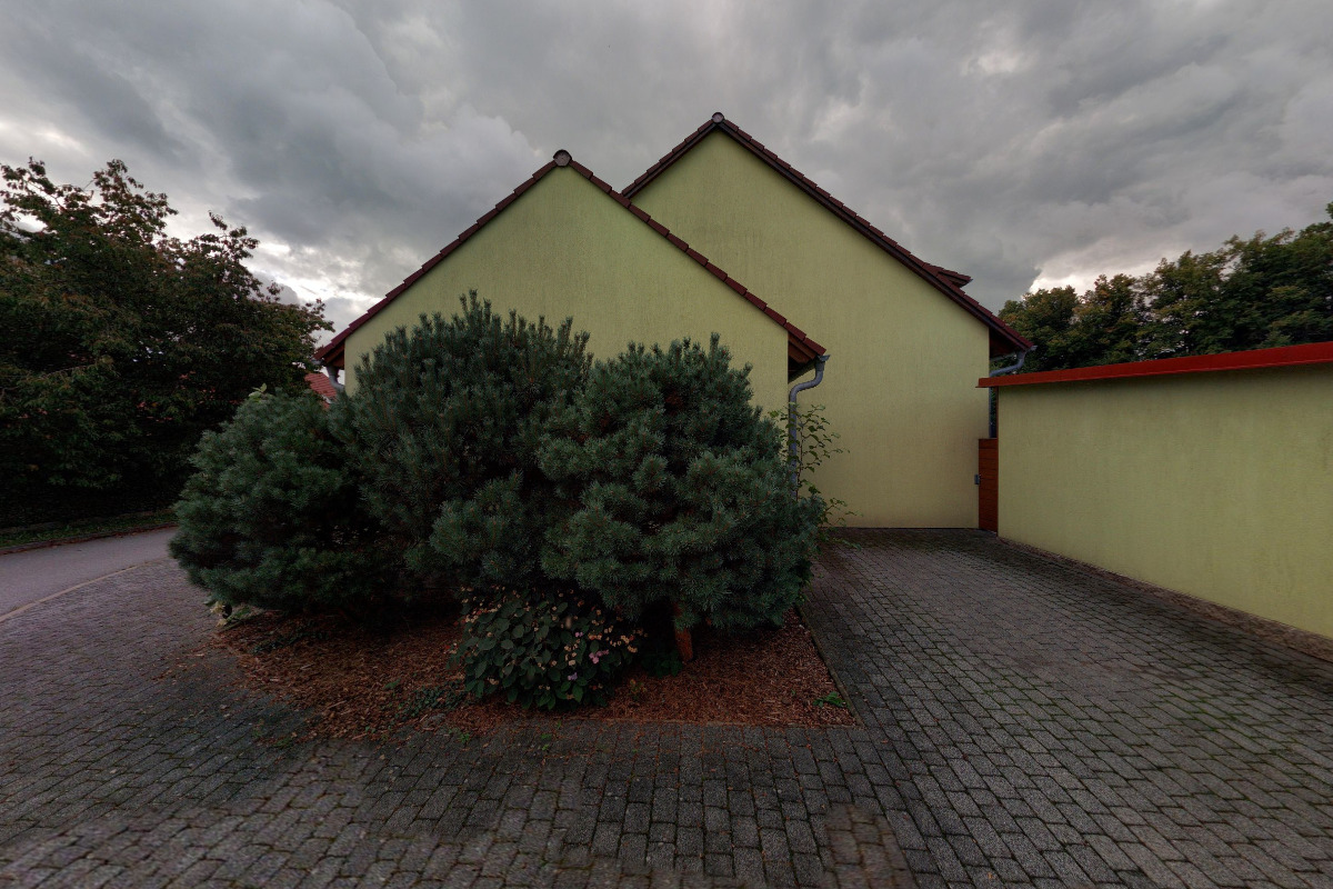 Realitní makléř Adam Chlubný