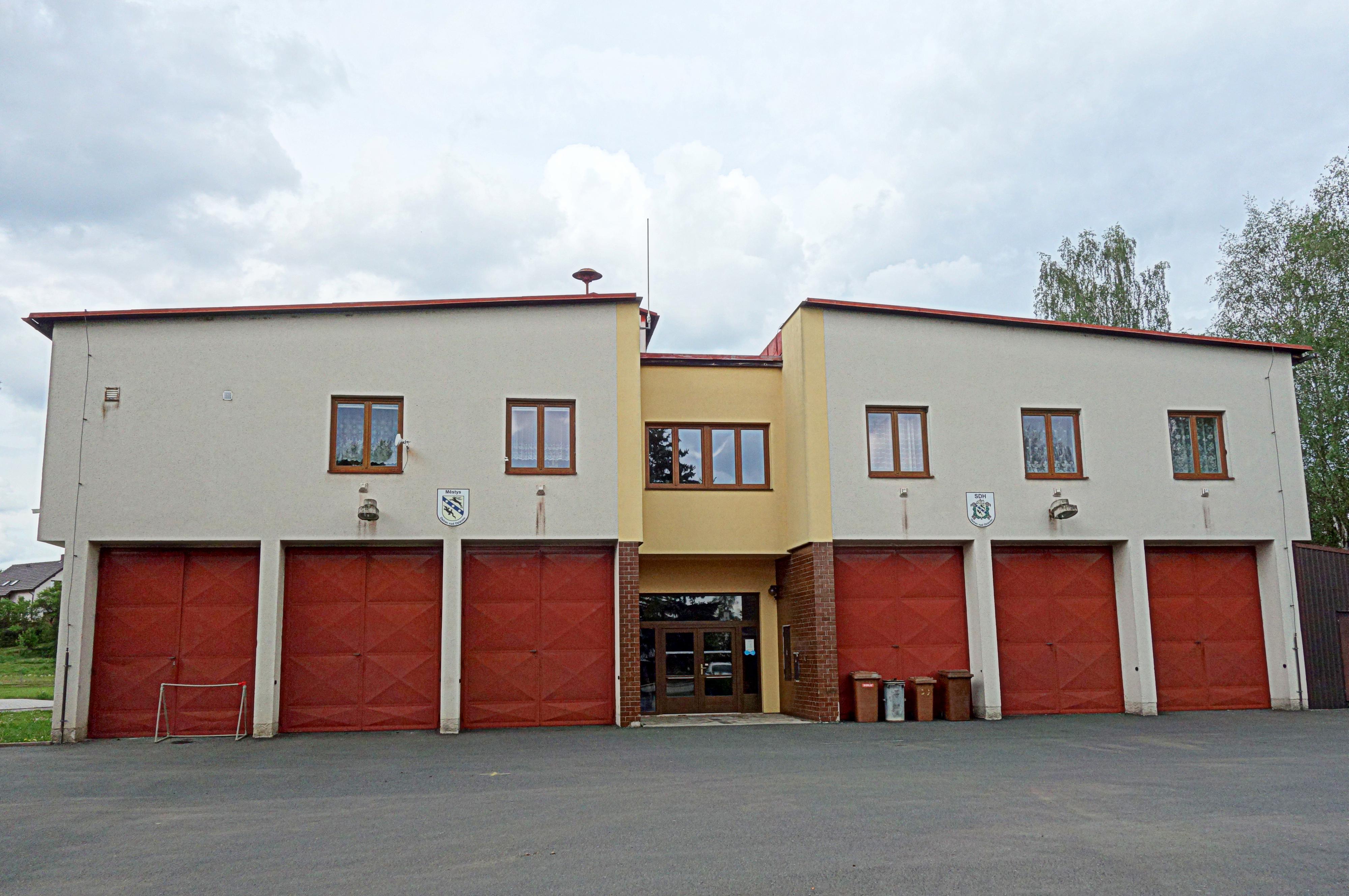 Městys Ostrov nad Oslavou - obecní úřad foto 3