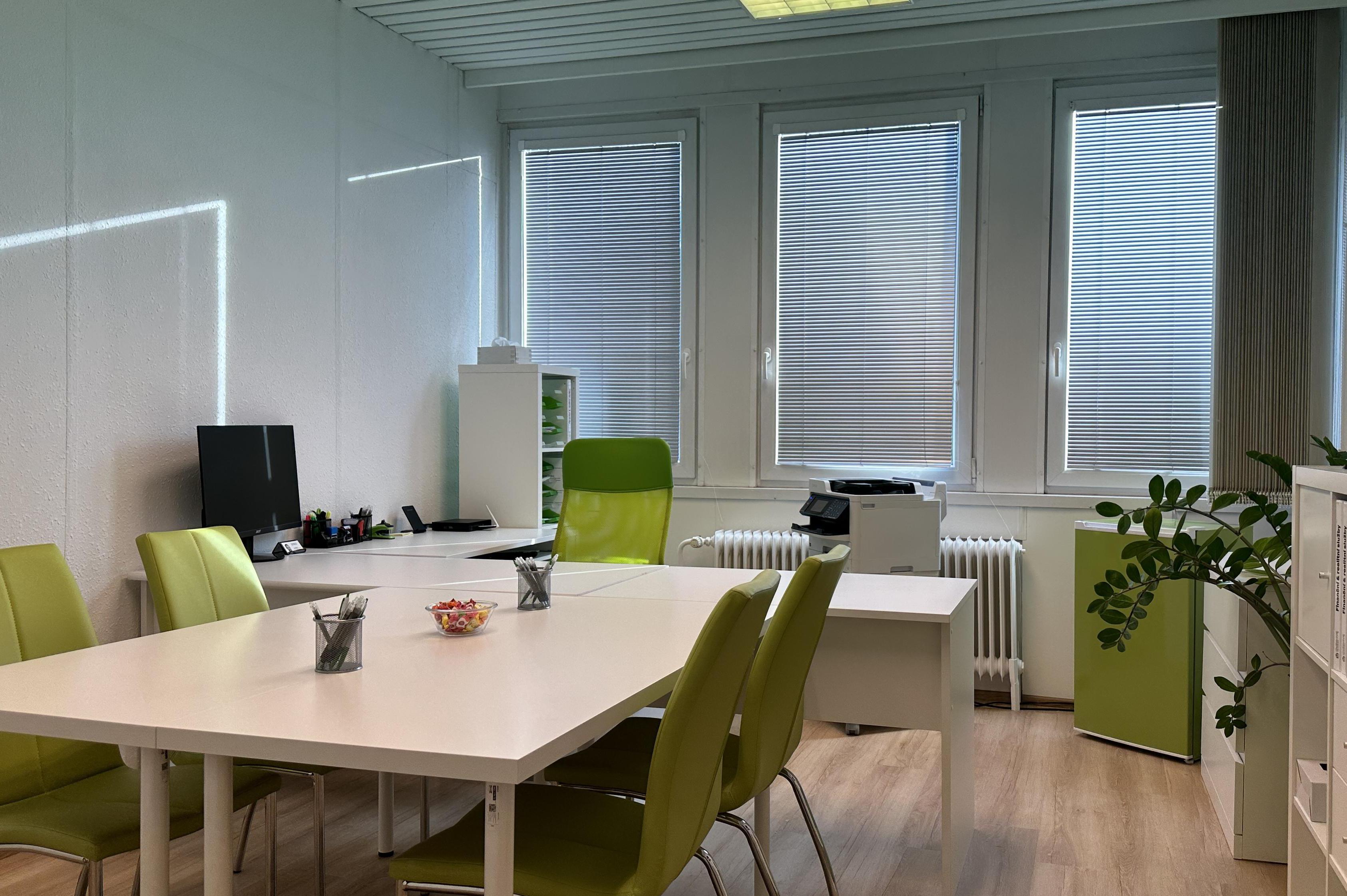 Igor Kahánek, Úvěrové Centrum