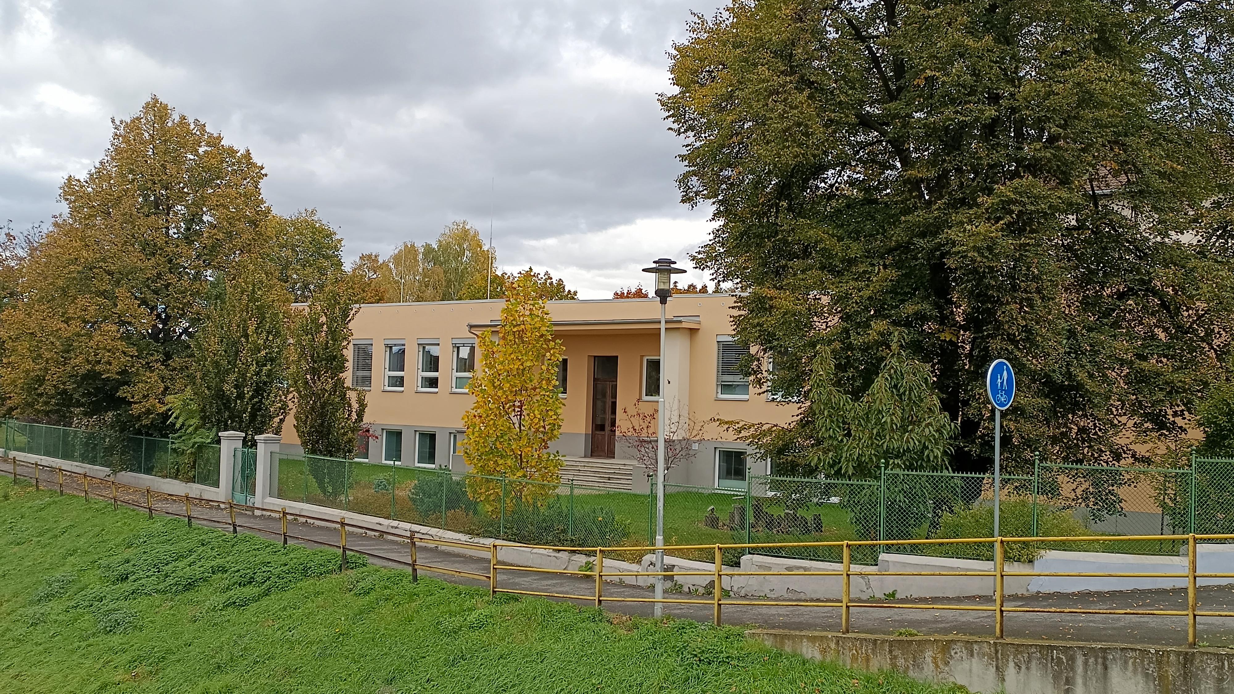 Základní škola Ilji Hurníka foto 4