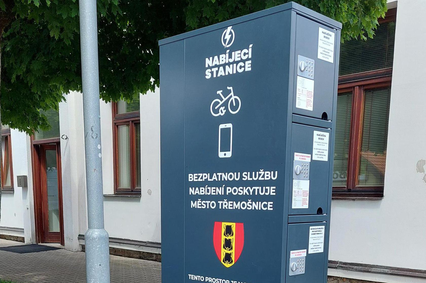 Nabíjecí stanice pro elektrokola a mobilní zařízení