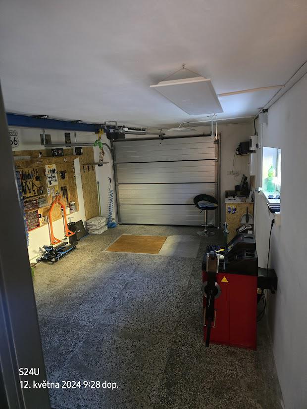 RZ Motopneu servis foto 2