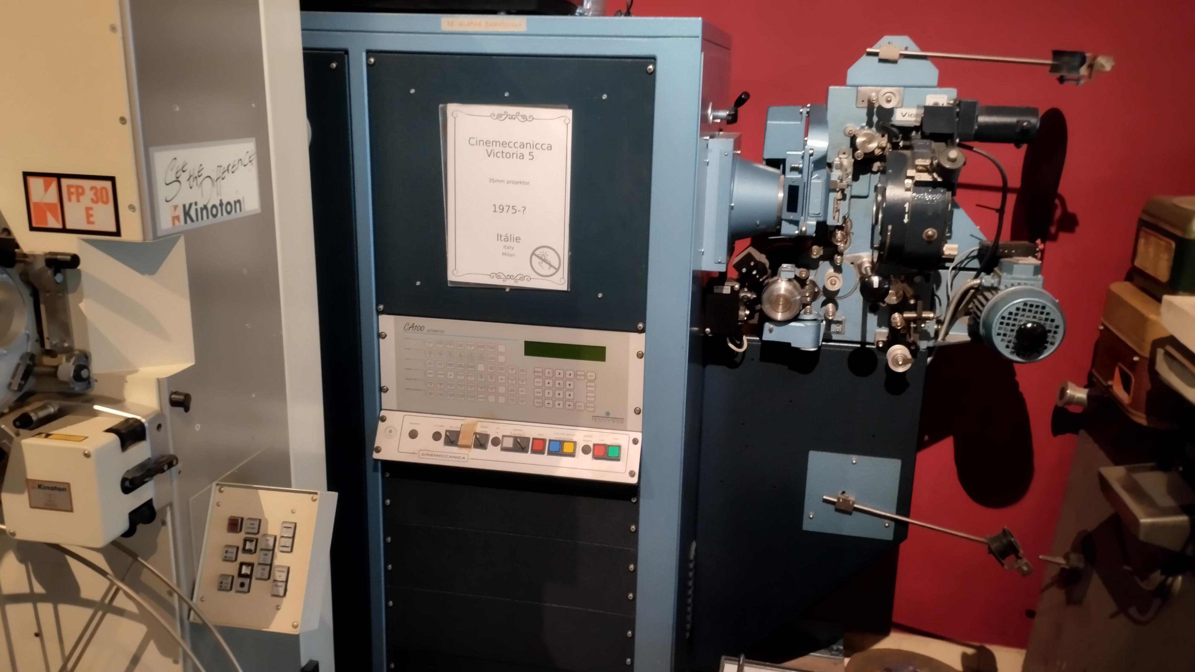 Galerie promítaček - audiovizuální techniky foto 2