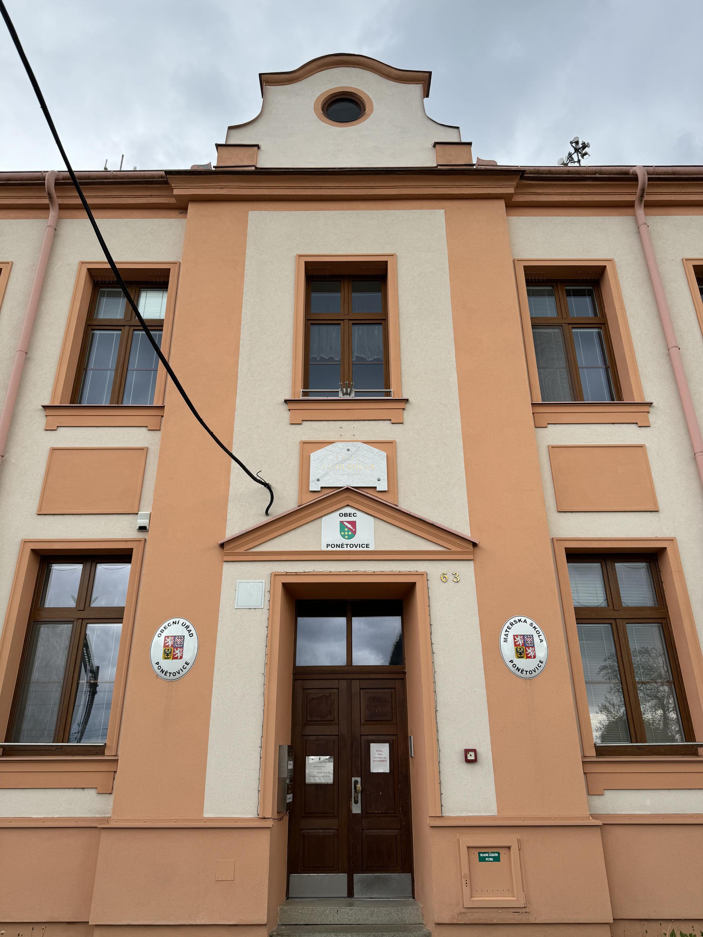 Ponětovice - obecní úřad foto 4