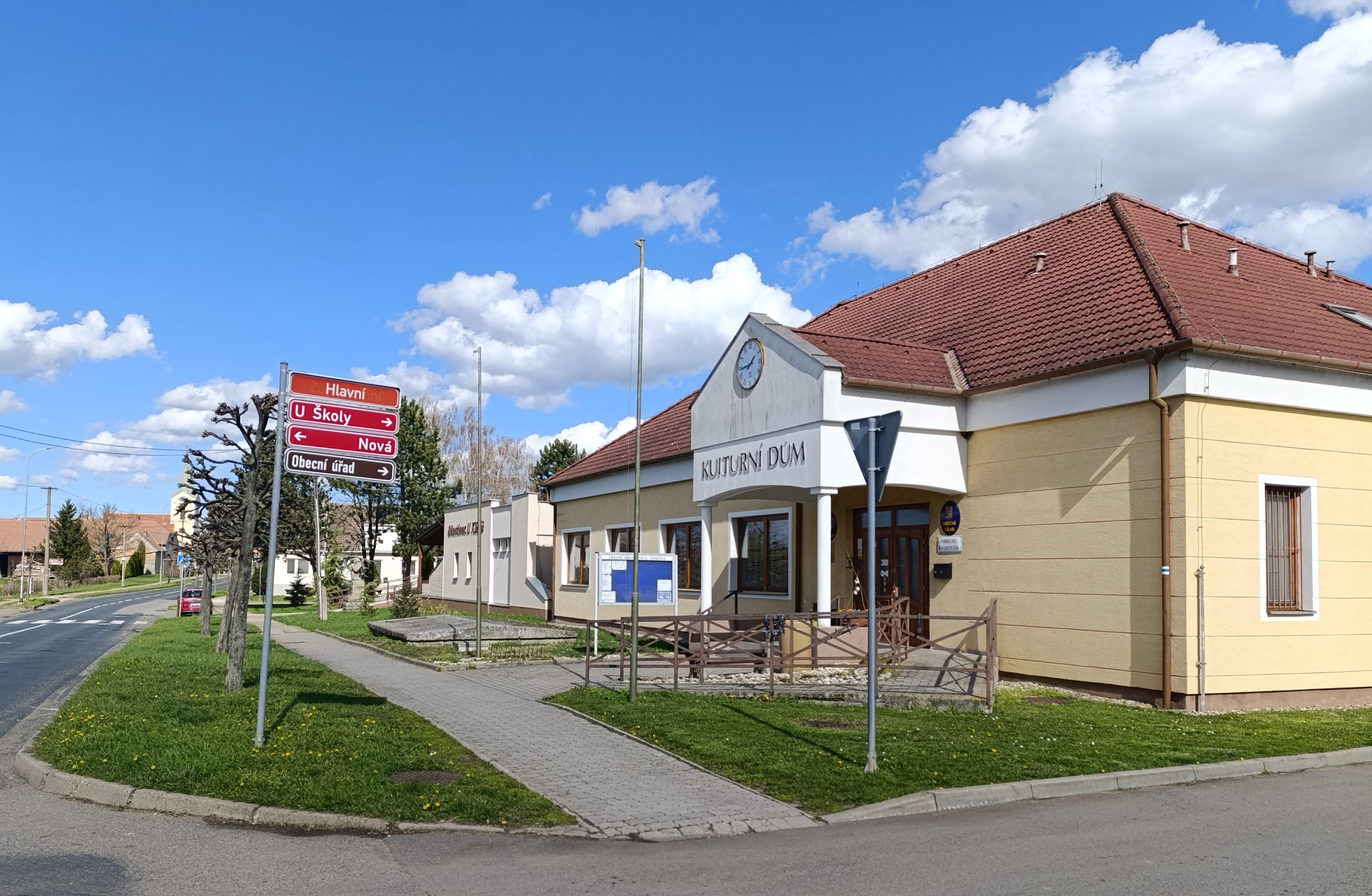 Obecní knihovna Josefov