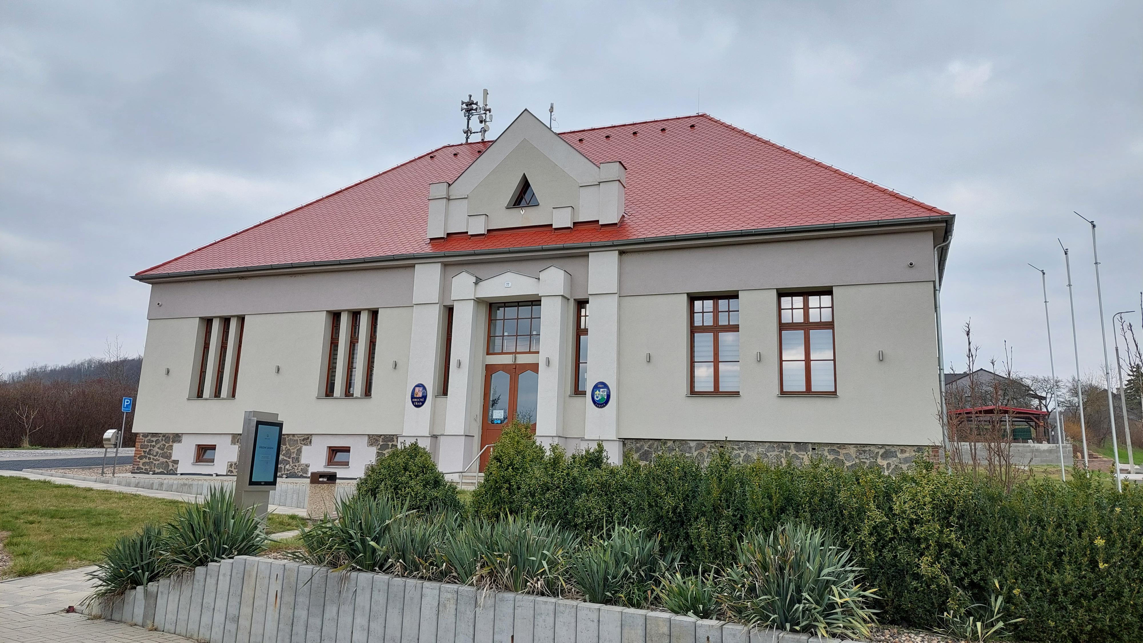 Lužice - obecní úřad foto 2