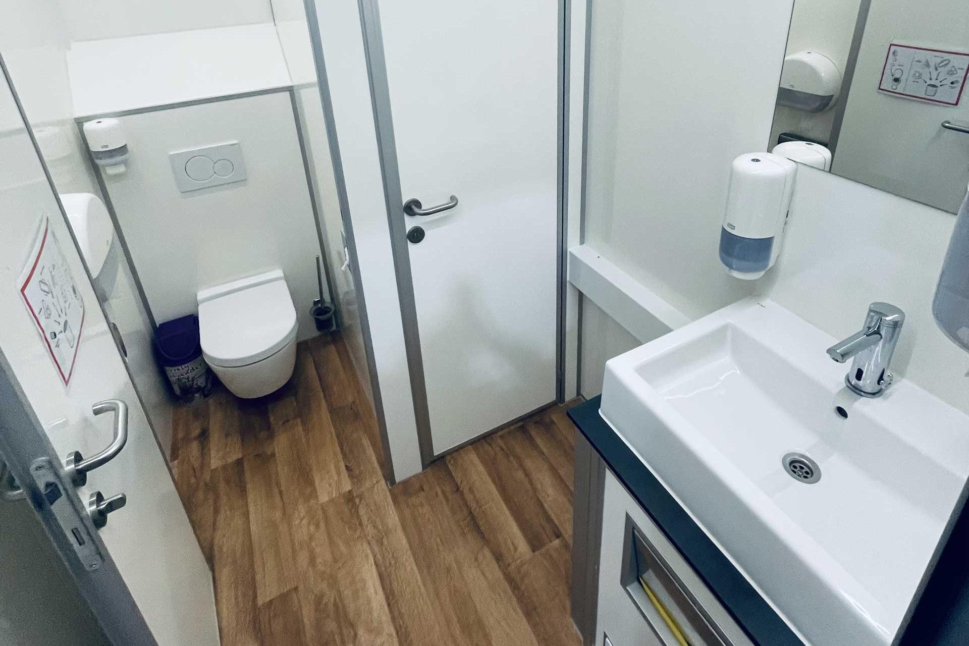 Petr Kovařík - Pronájem mobilních toalet