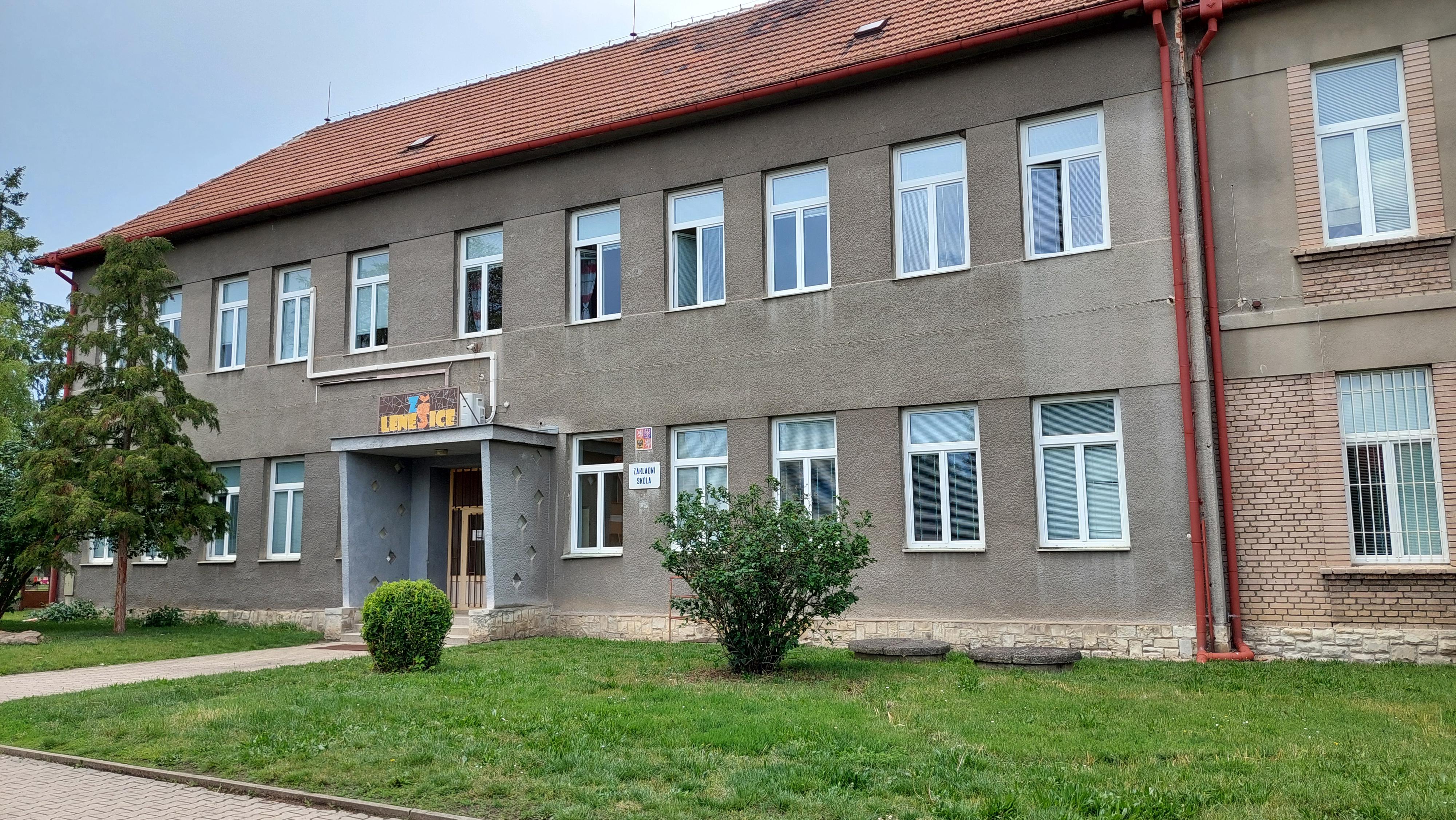 Základní škola Lenešice, okres Louny foto 2